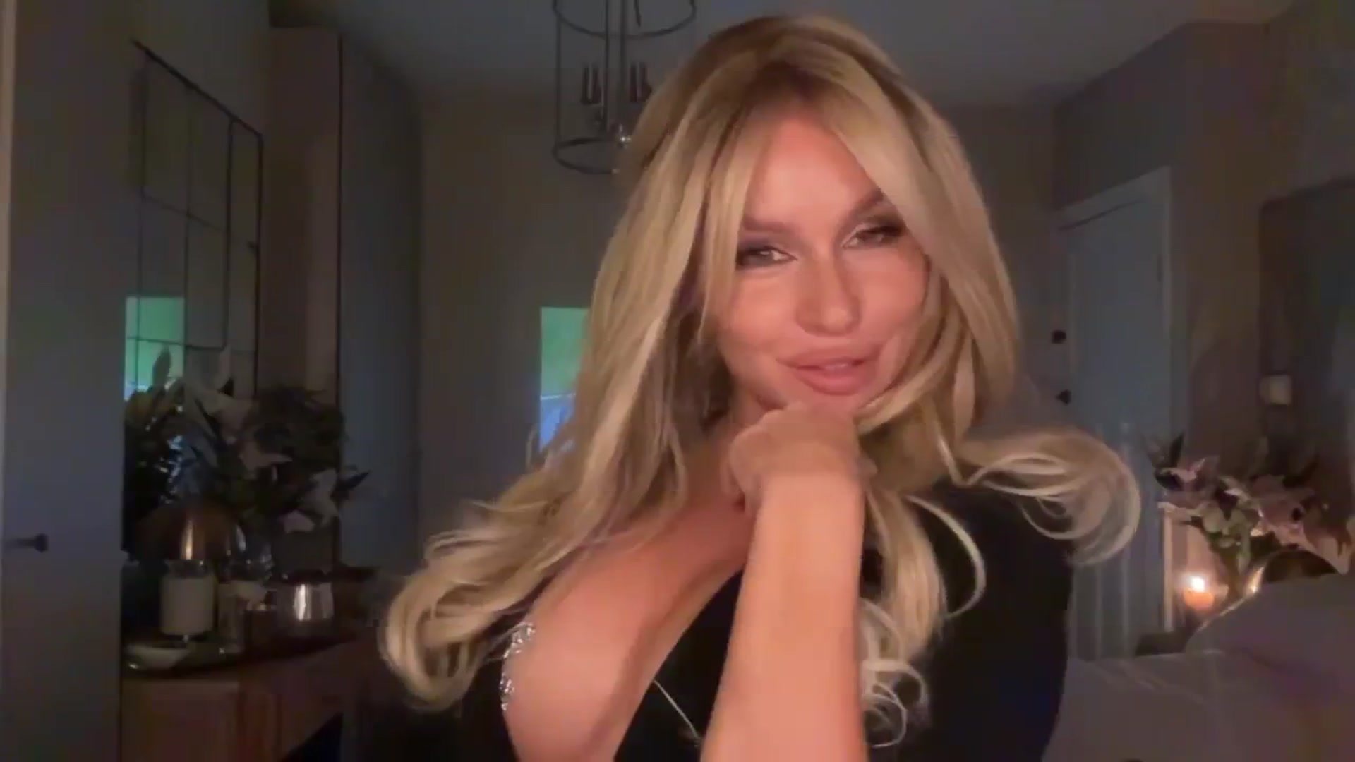 Gallery image thumbnail from TatiTate's myfreecams stream on, 07/28/2025, 03:10 image 15 of 20