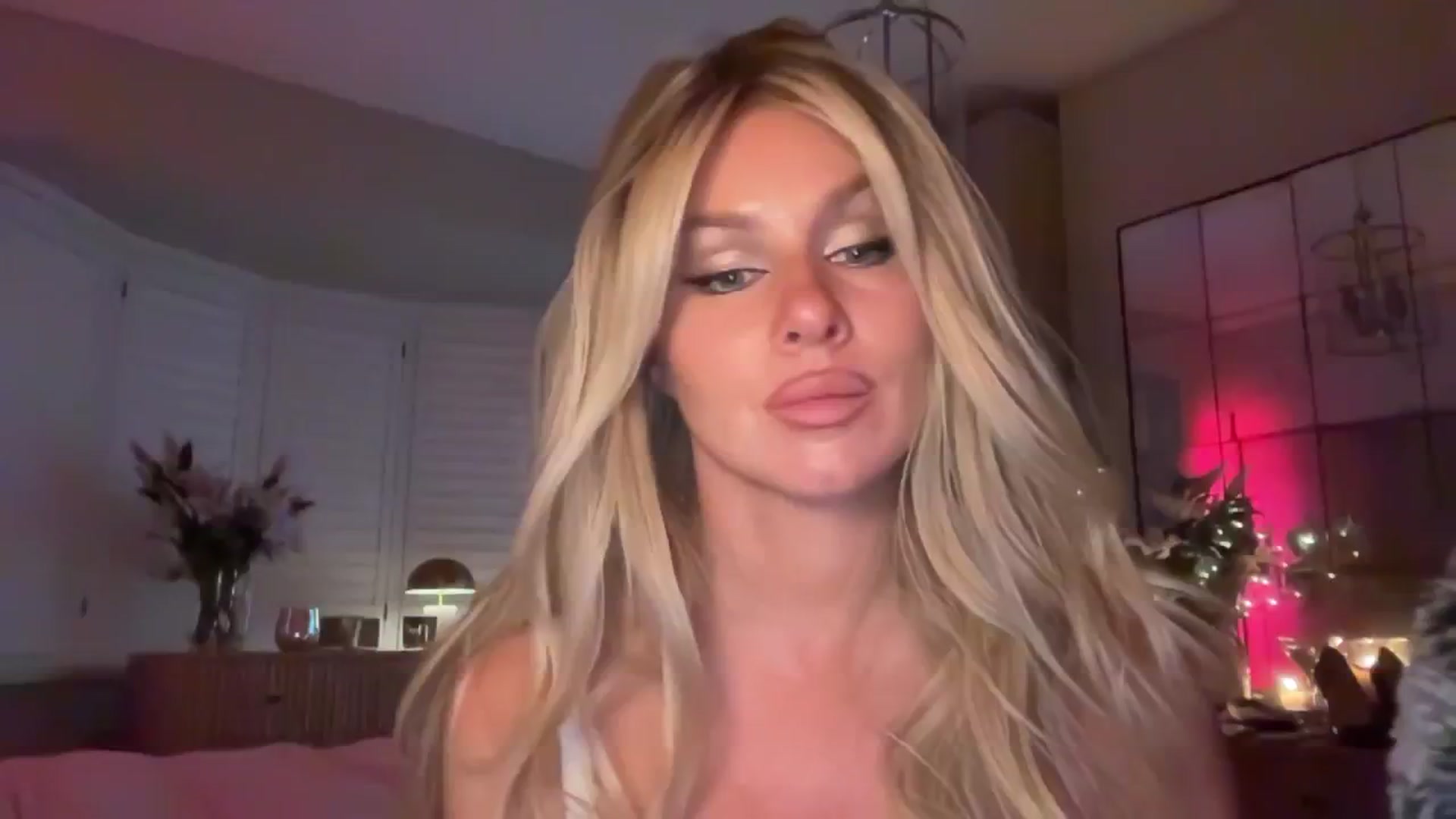 Gallery image thumbnail from TatiTate's myfreecams stream on, 07/30/2025, 22:10 image 2 of 20