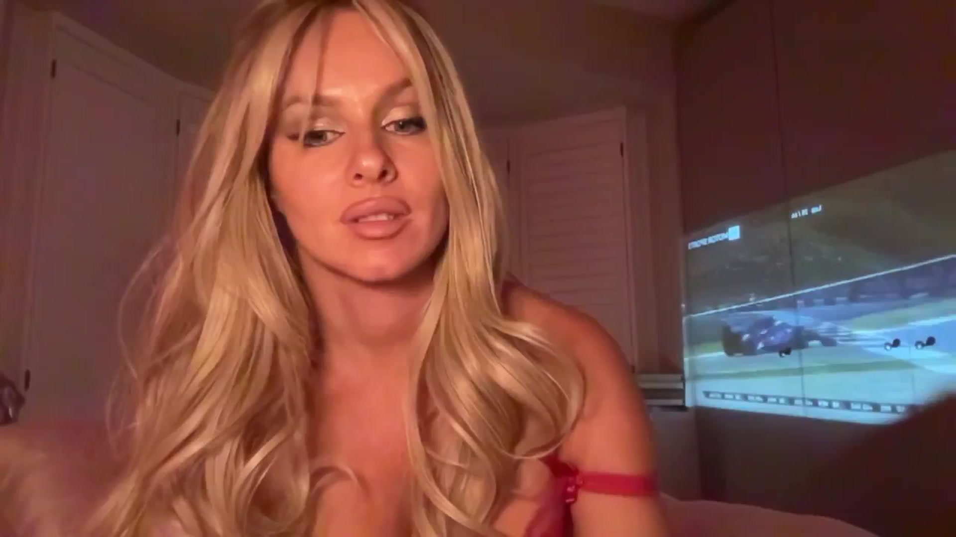 Gallery image thumbnail from TatiTate's myfreecams stream on, 07/31/2025, 24:14 image 17 of 20