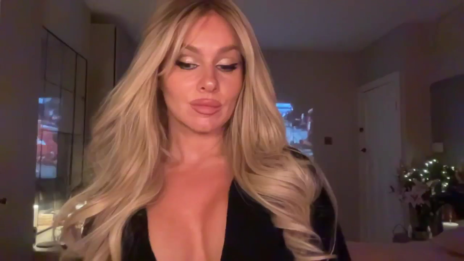 Gallery image thumbnail from TatiTate's myfreecams stream on, 08/05/2025, 24:03 image 17 of 20