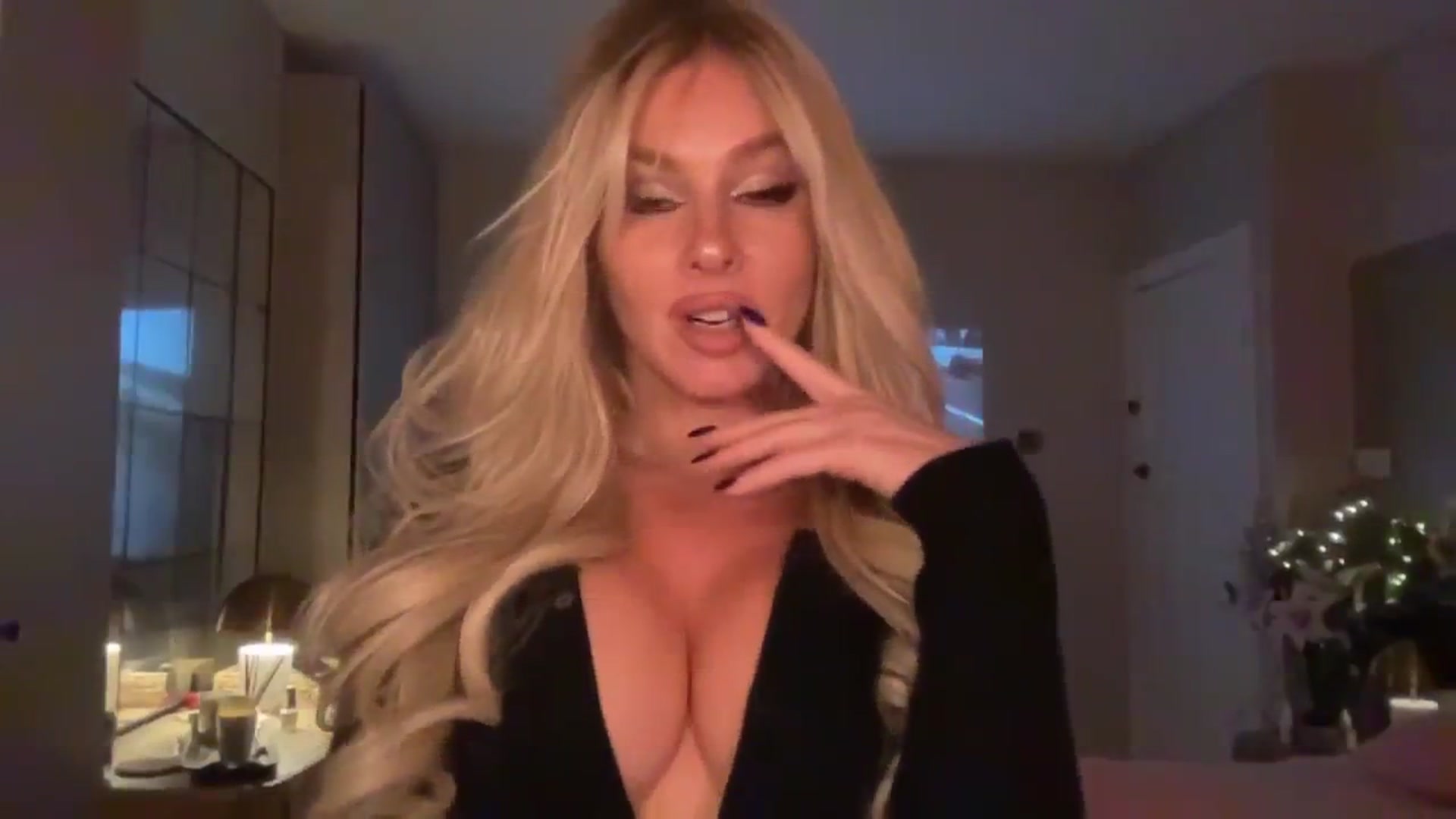 Gallery image thumbnail from TatiTate's myfreecams stream on, 08/05/2025, 24:03 image 19 of 20