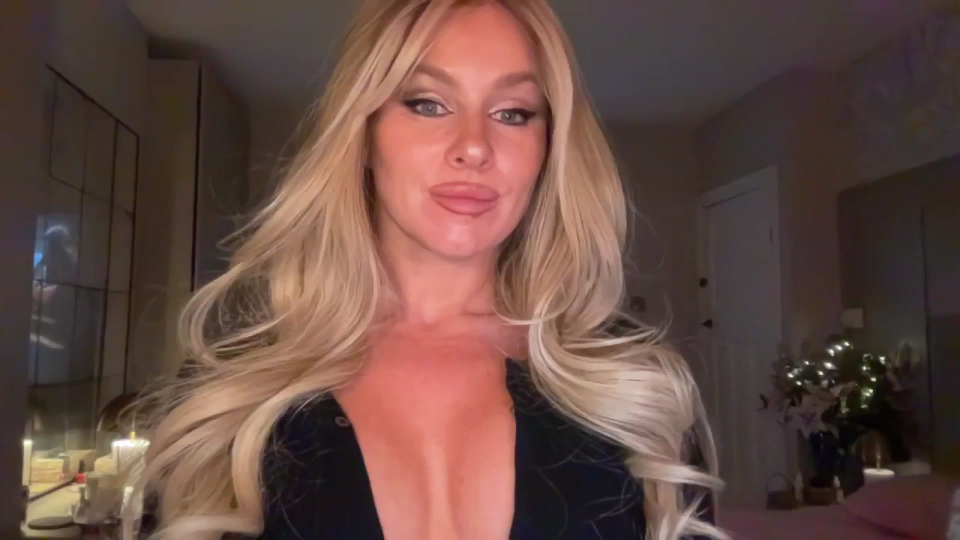 Gallery image thumbnail from TatiTate's myfreecams stream on, 08/05/2025, 24:15 image 18 of 20