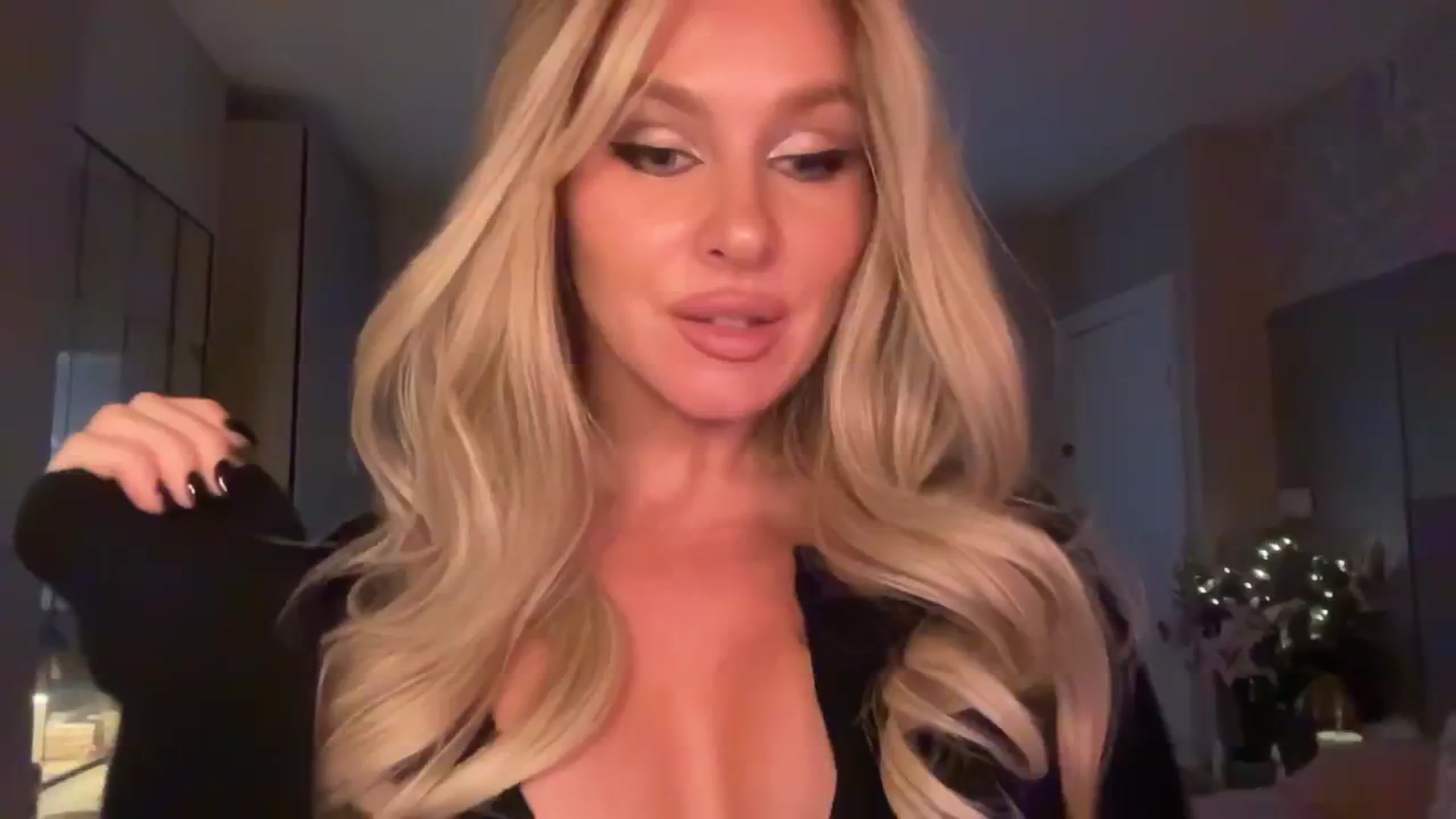 Gallery image thumbnail from TatiTate's myfreecams stream on, 08/05/2025, 24:55 image 15 of 20