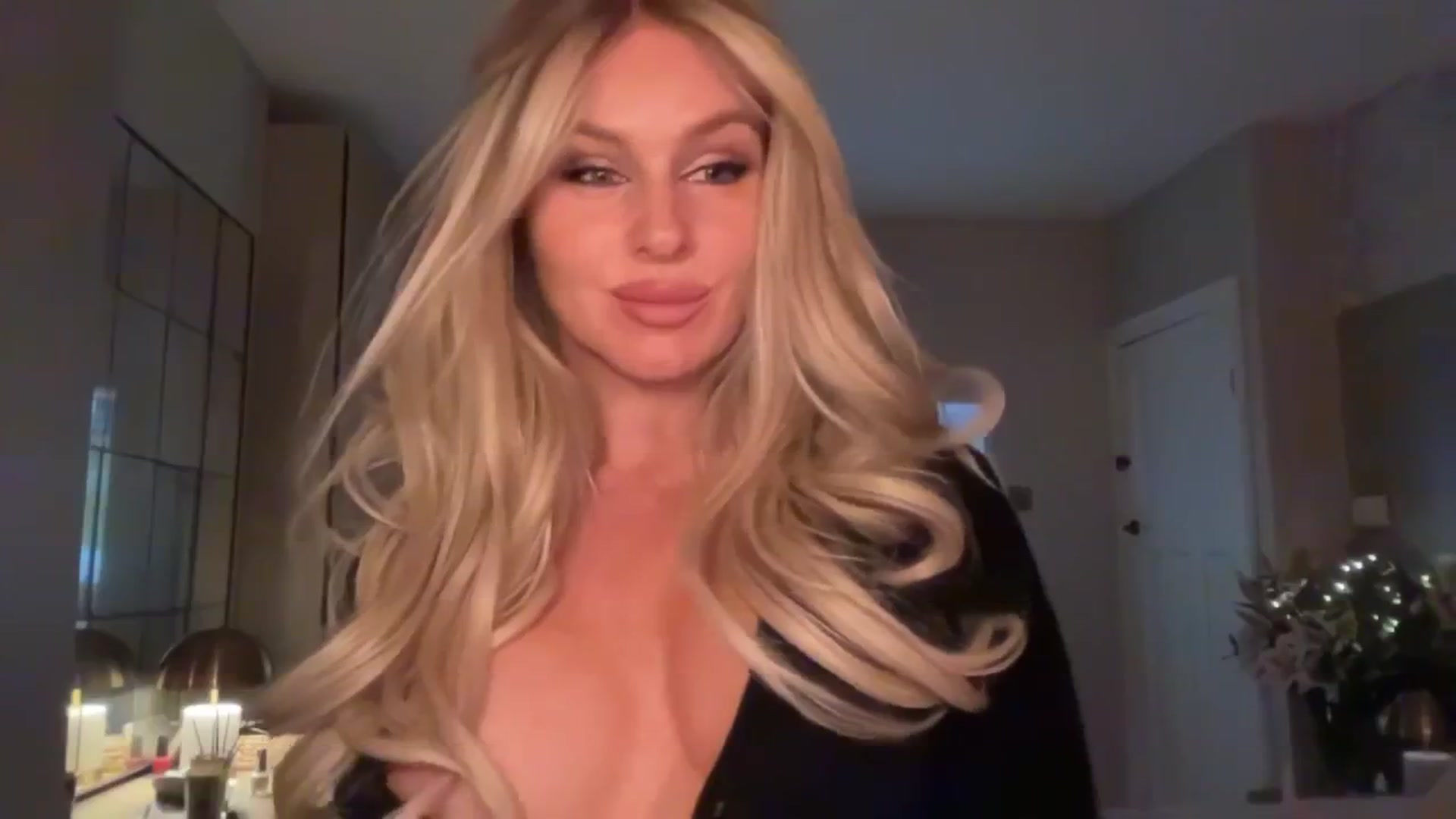 Gallery image thumbnail from TatiTate's myfreecams stream on, 08/05/2025, 22:39 image 12 of 20
