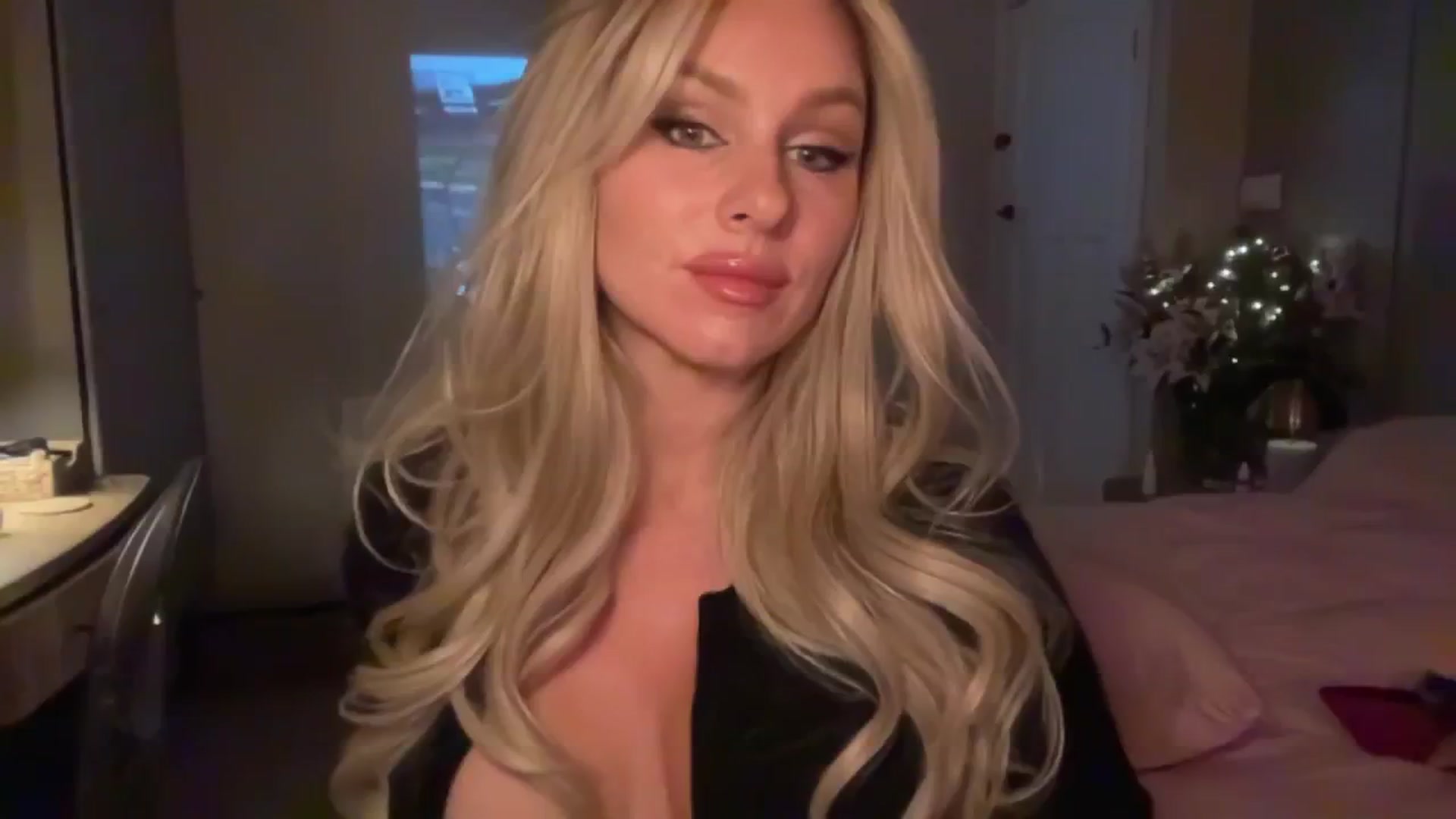 Gallery image thumbnail from TatiTate's myfreecams stream on, 08/05/2025, 22:39 image 18 of 20