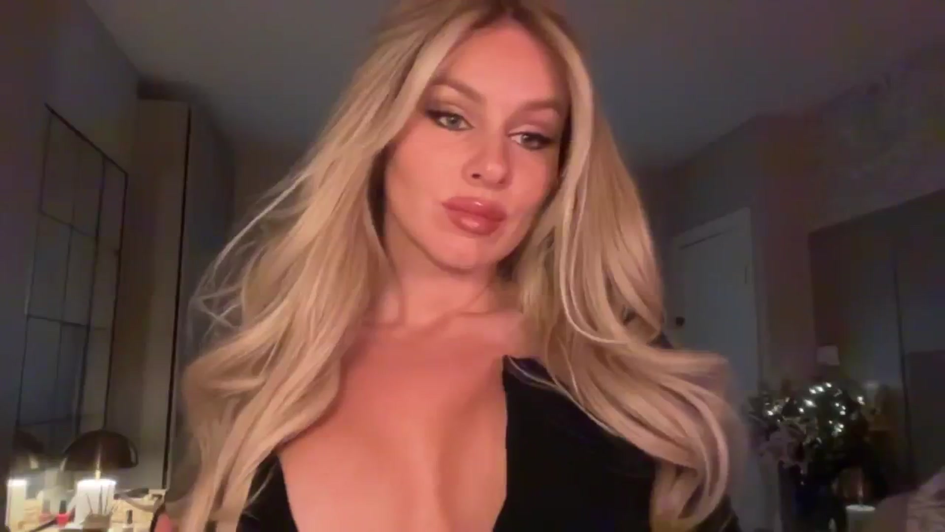 Gallery image thumbnail from TatiTate's myfreecams stream on, 08/05/2025, 22:39 image 6 of 20