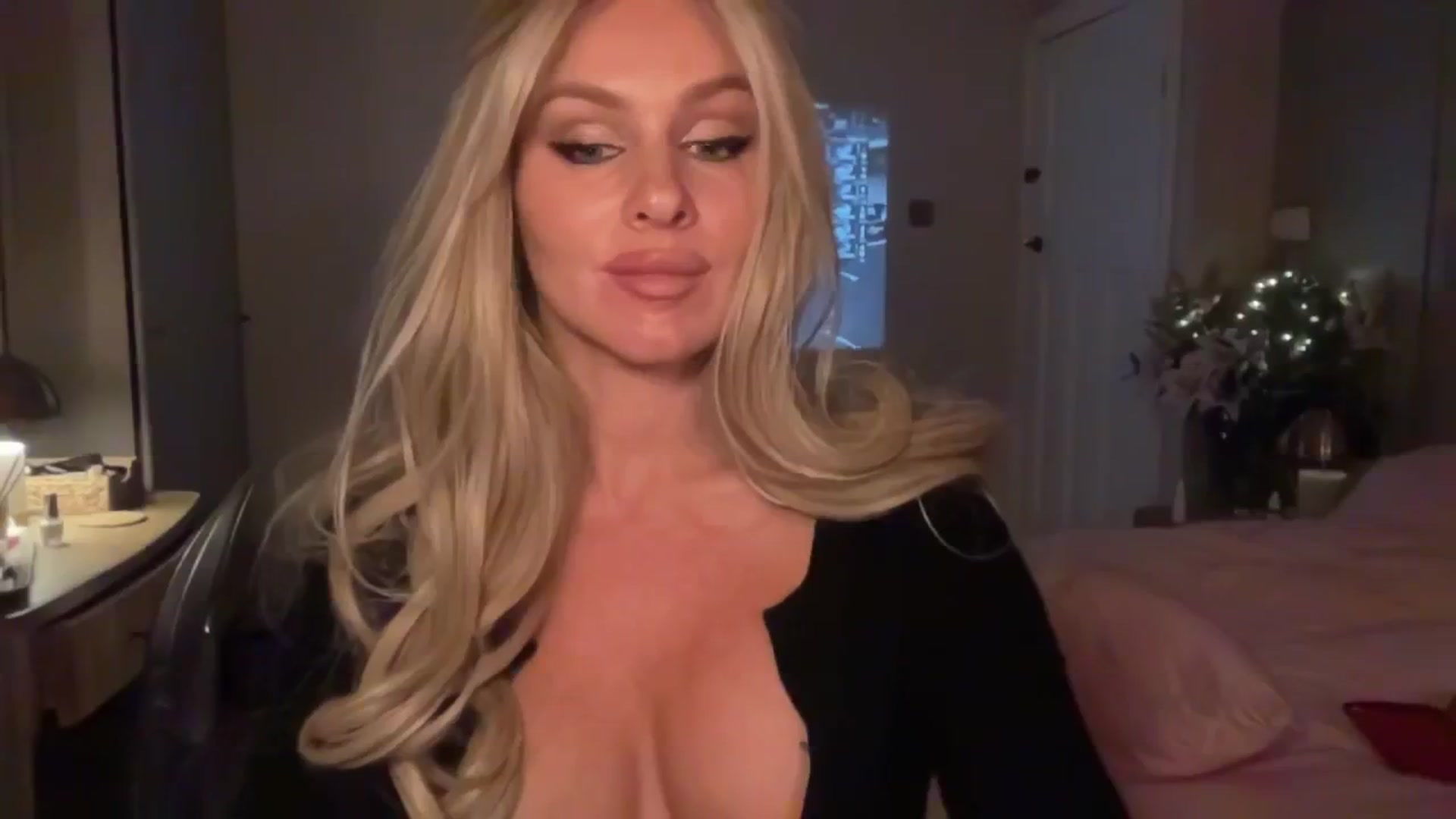 Gallery image thumbnail from TatiTate's myfreecams stream on, 08/05/2025, 23:15 image 18 of 20