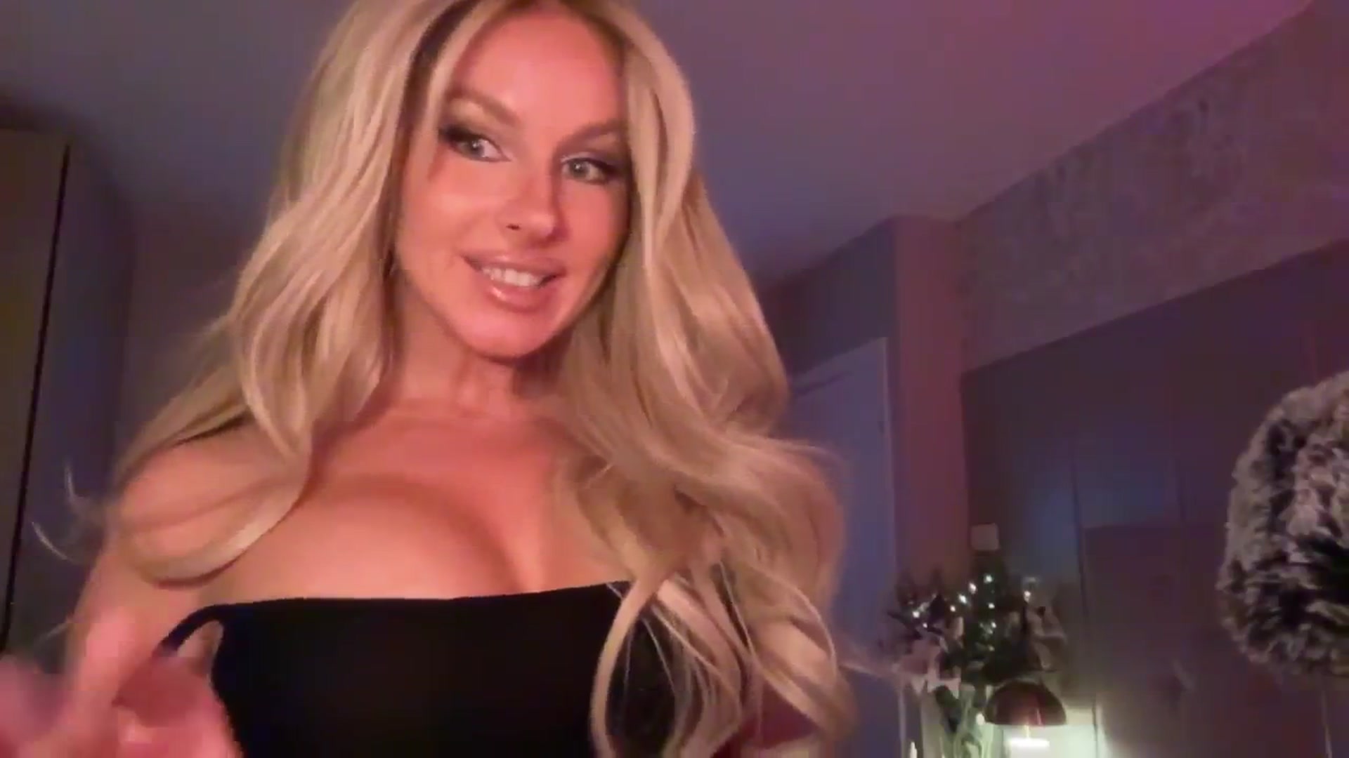 Gallery image thumbnail from TatiTate's myfreecams stream on, 08/09/2025, 22:32 image 14 of 20