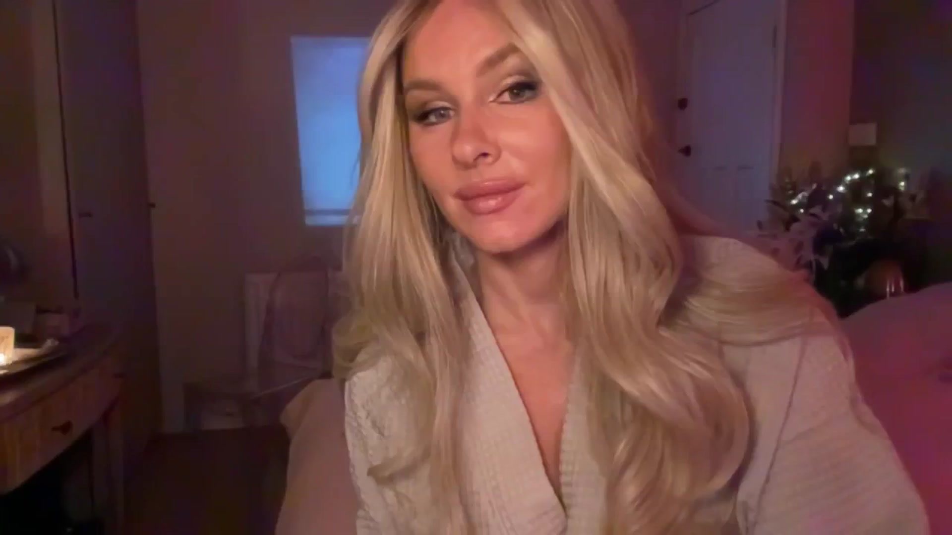 Gallery image thumbnail from TatiTate's myfreecams stream on, 08/10/2025, 22:59 image 4 of 20