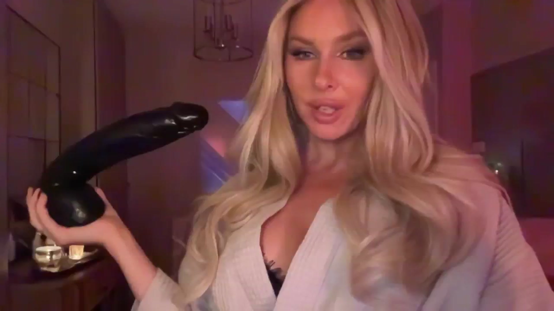 Gallery image thumbnail from TatiTate's myfreecams stream on, 08/10/2025, 22:59 image 17 of 20