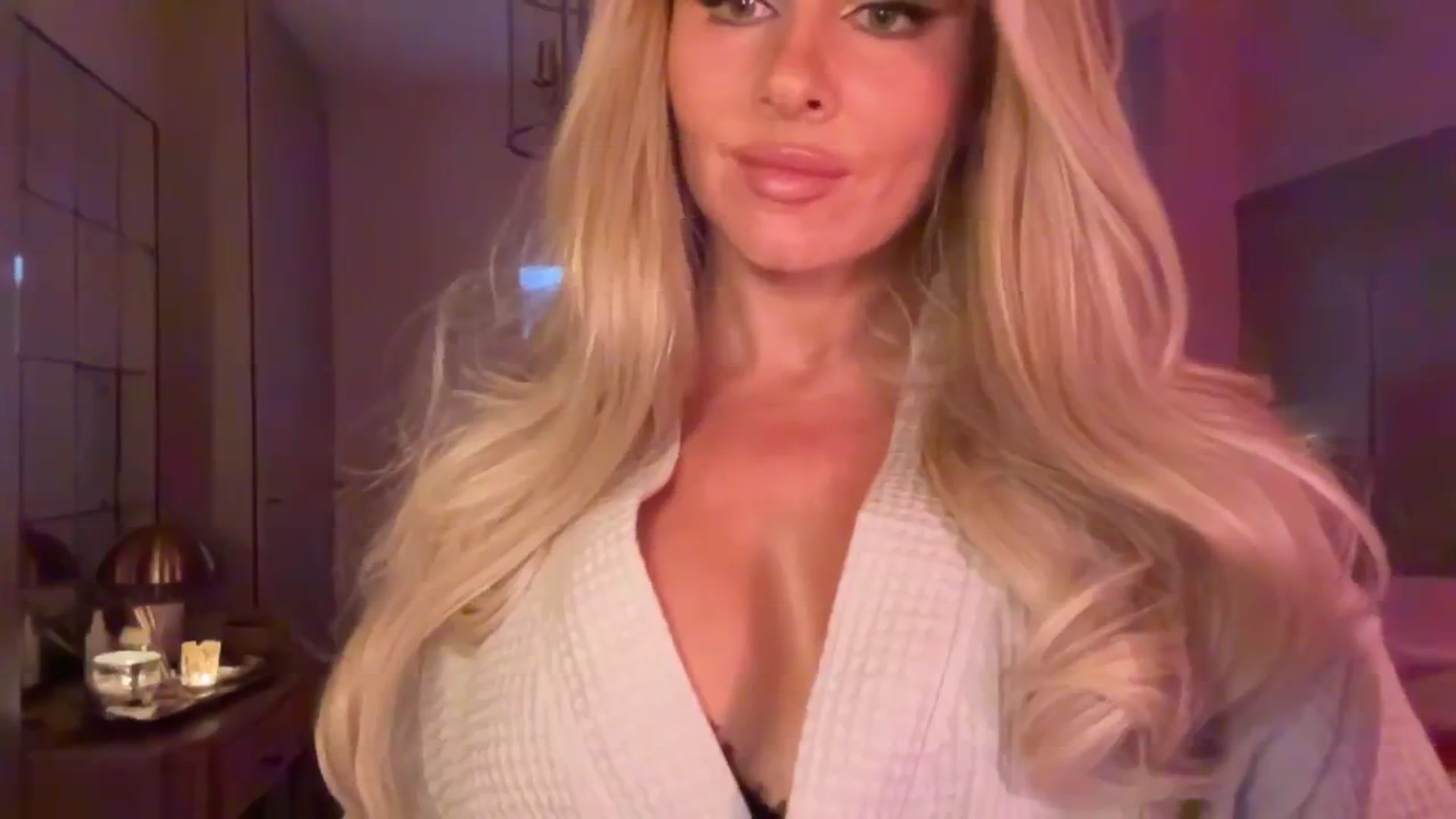 Gallery image thumbnail from TatiTate's myfreecams stream on, 08/10/2025, 22:59 image 15 of 20