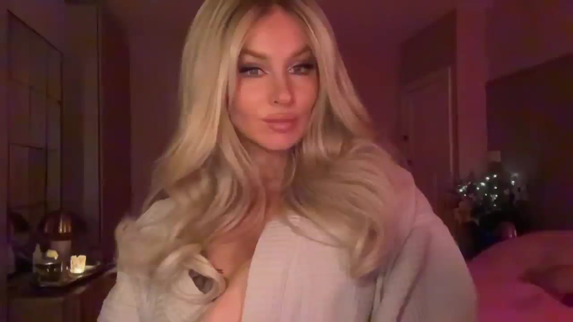 Gallery image thumbnail from TatiTate's myfreecams stream on, 08/10/2025, 23:32 image 1 of 20