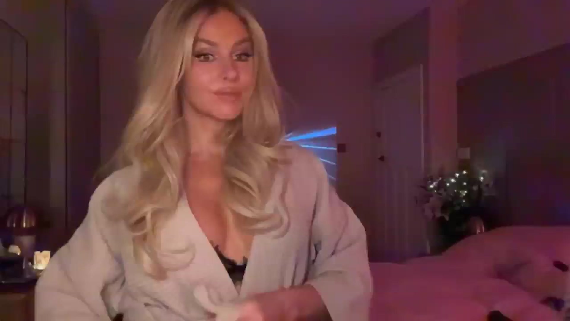 Gallery image thumbnail from TatiTate's myfreecams stream on, 08/10/2025, 23:53 image 15 of 20