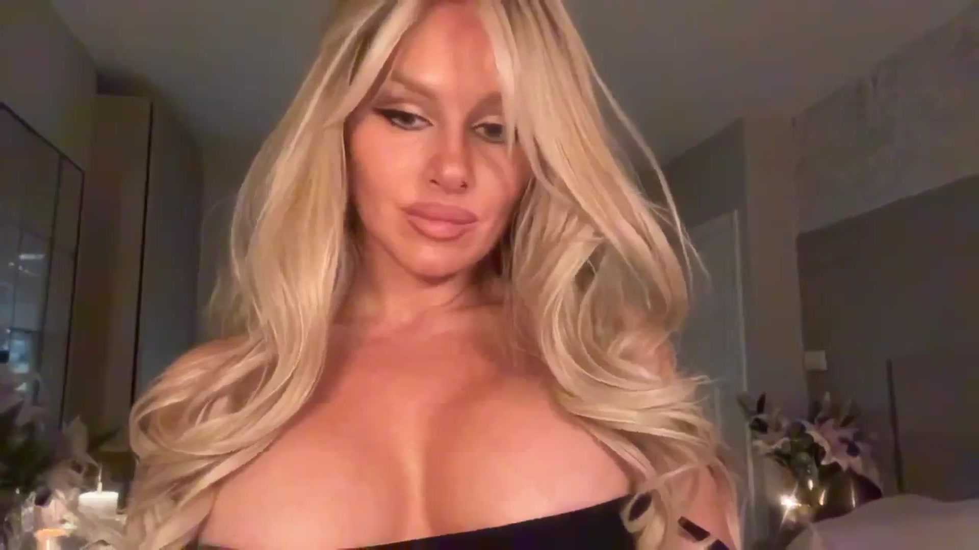 Gallery image thumbnail from TatiTate's myfreecams stream on, 08/15/2025, 10:56 image 13 of 20