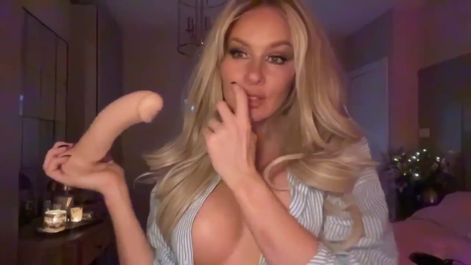 Gallery image thumbnail from TatiTate's myfreecams stream on, 08/16/2025, 24:11 image 4 of 20