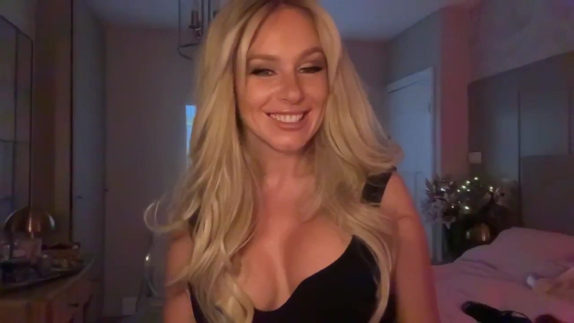 Gallery image thumbnail from TatiTate's myfreecams stream on, 08/16/2025, 24:11 image 17 of 20
