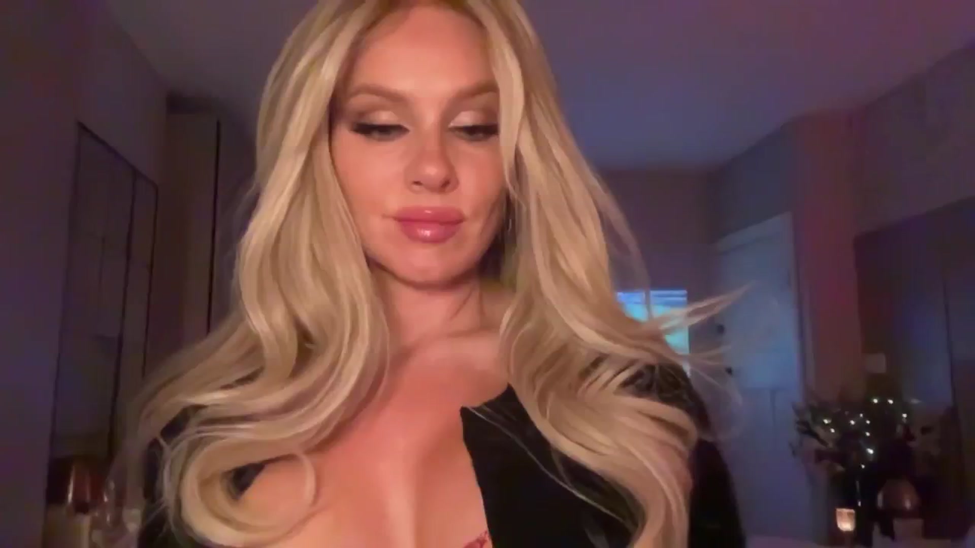 Gallery image thumbnail from TatiTate's myfreecams stream on, 08/19/2025, 21:29 image 8 of 20