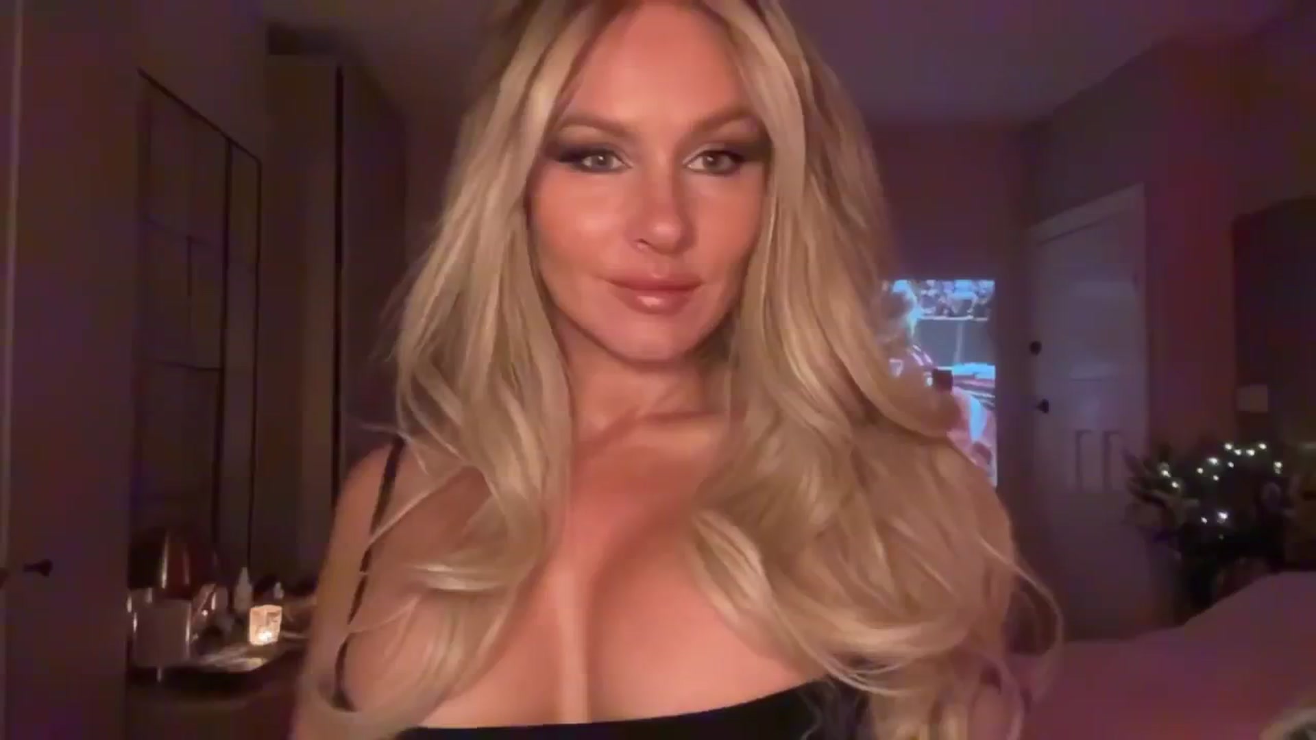 Gallery image thumbnail from TatiTate's myfreecams stream on, 08/23/2025, 21:17 image 5 of 20