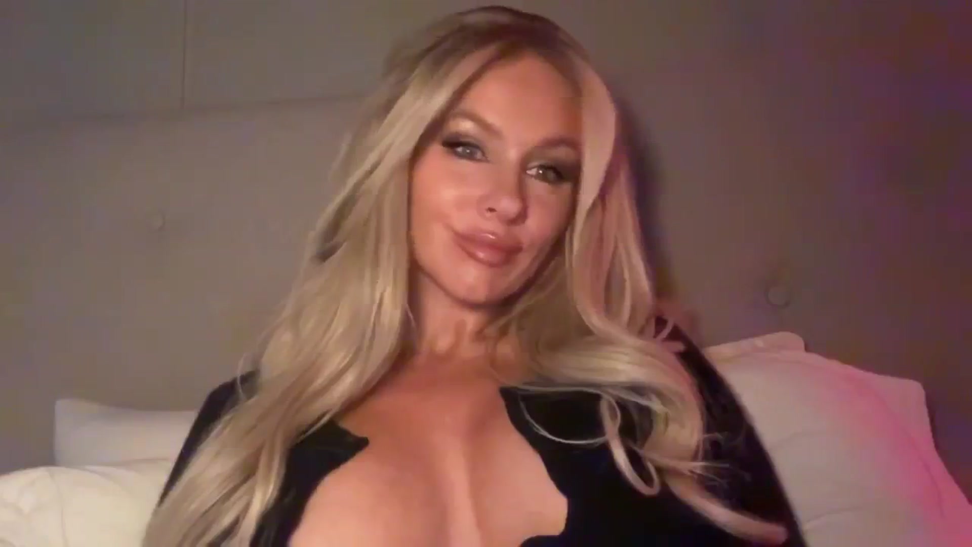 Gallery image thumbnail from TatiTate's myfreecams stream on, 08/23/2025, 23:13 image 17 of 20