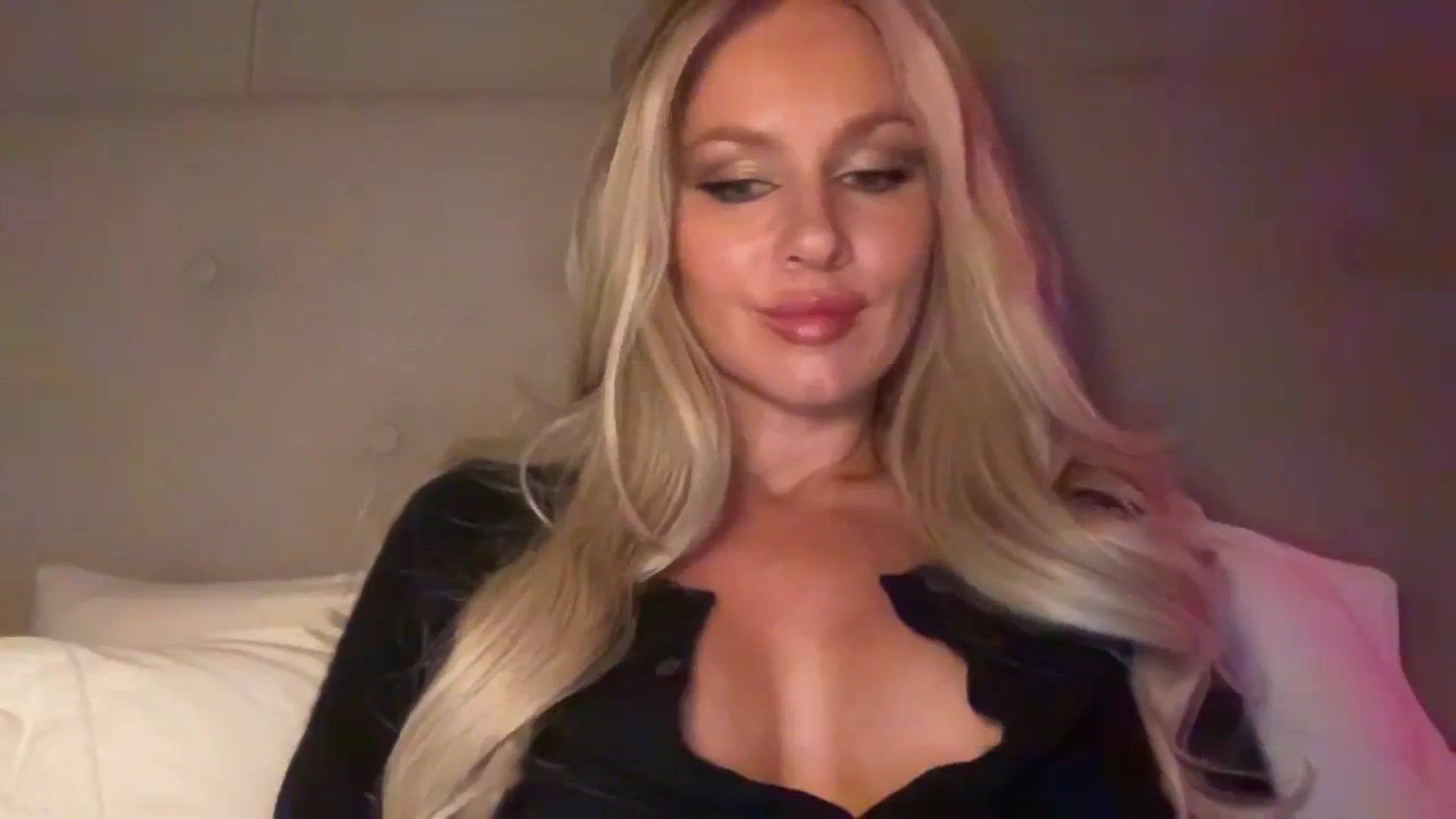 Gallery image thumbnail from TatiTate's myfreecams stream on, 08/24/2025, 24:02 image 11 of 20