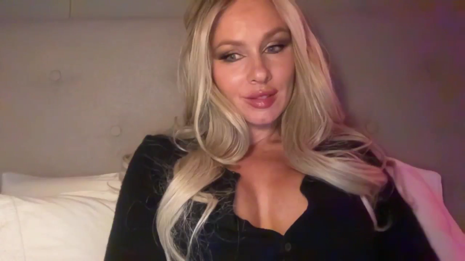 Gallery image thumbnail from TatiTate's myfreecams stream on, 08/24/2025, 24:02 image 5 of 20