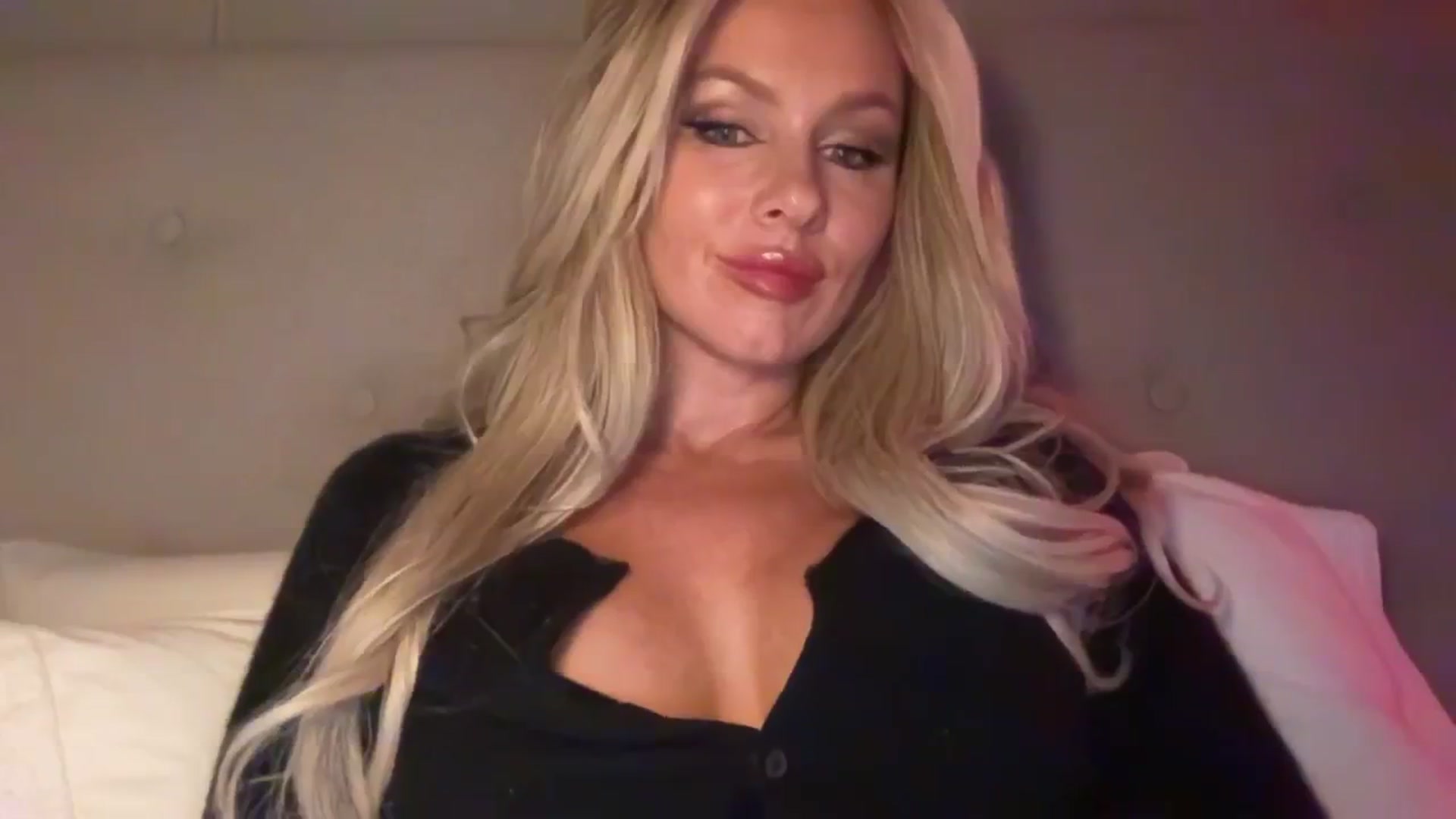 Gallery image thumbnail from TatiTate's myfreecams stream on, 08/24/2025, 24:02 image 4 of 20