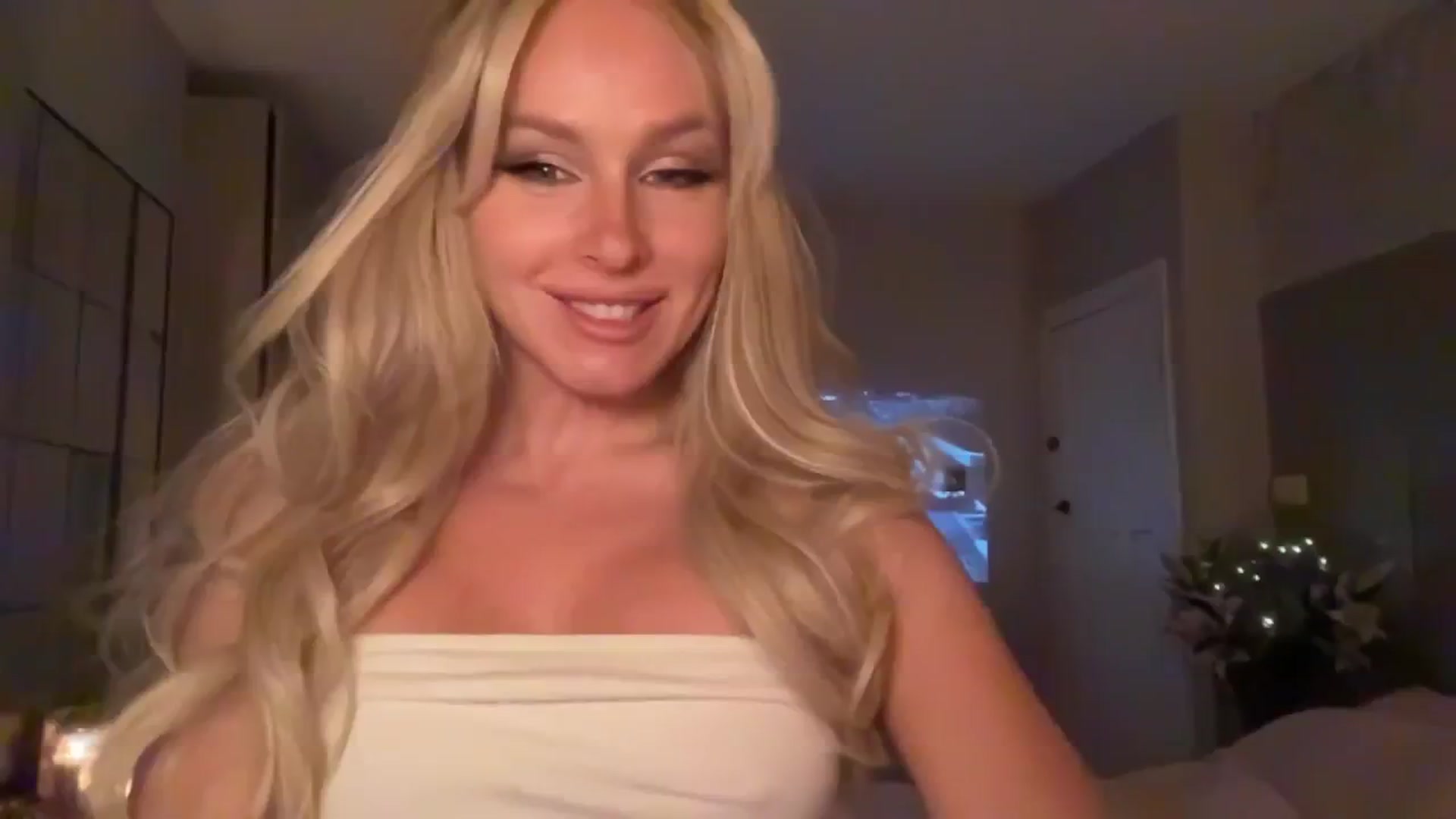 Gallery image thumbnail from TatiTate's myfreecams stream on, 09/30/2025, 20:57 image 10 of 20