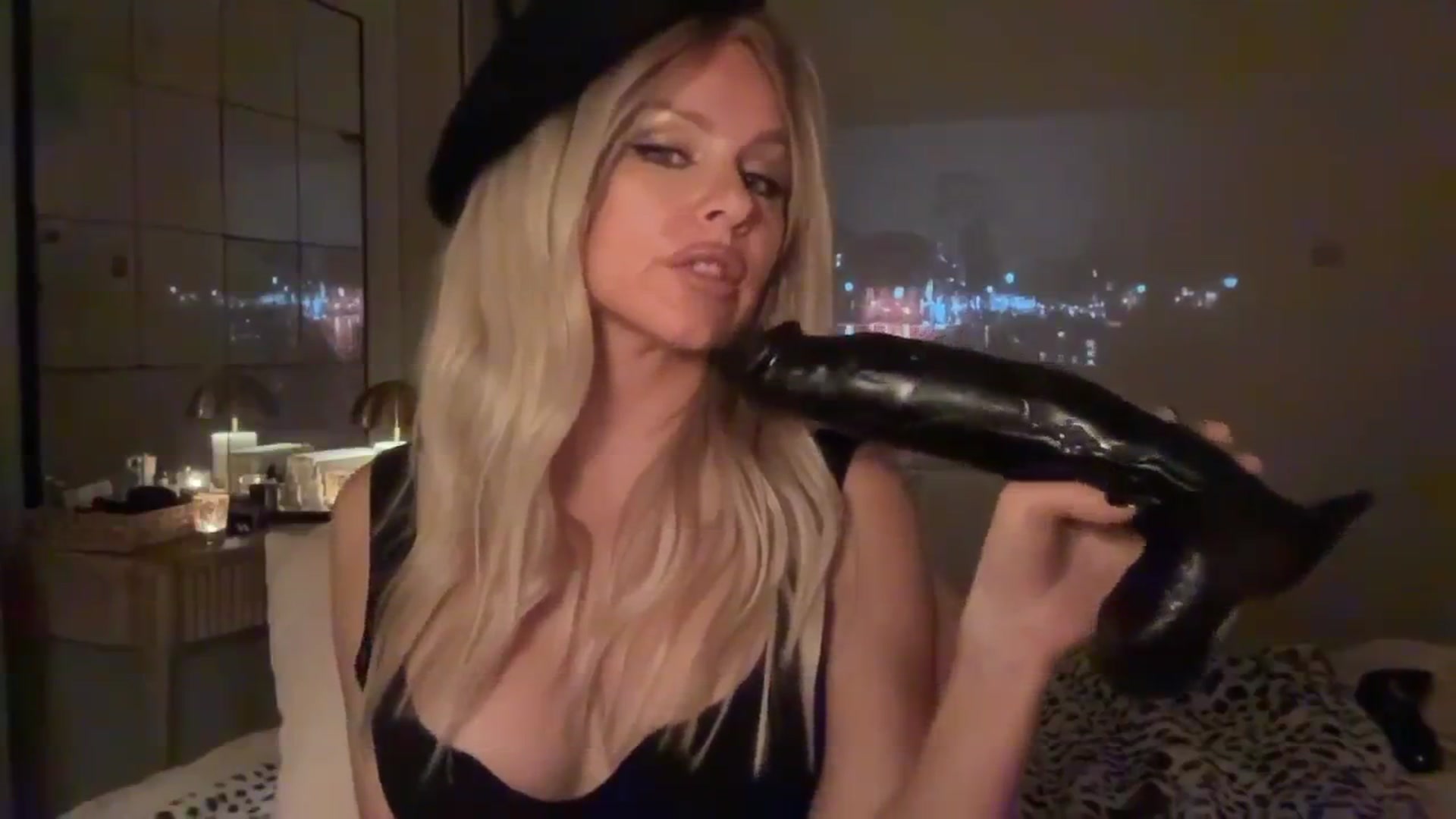Gallery image thumbnail from TatiTate's myfreecams stream on, 10/27/2025, 23:42 image 18 of 20