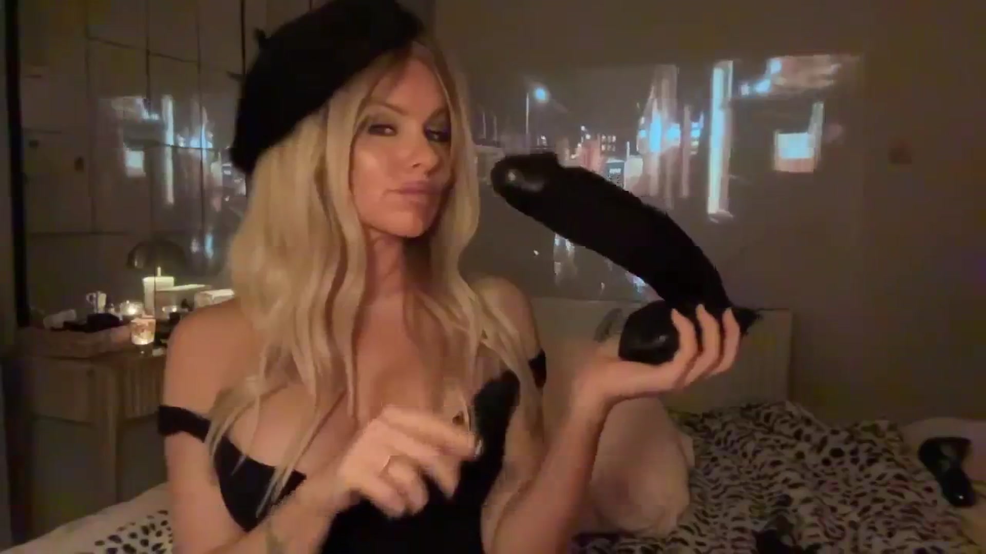 Gallery image thumbnail from TatiTate's myfreecams stream on, 10/27/2025, 23:42 image 10 of 20