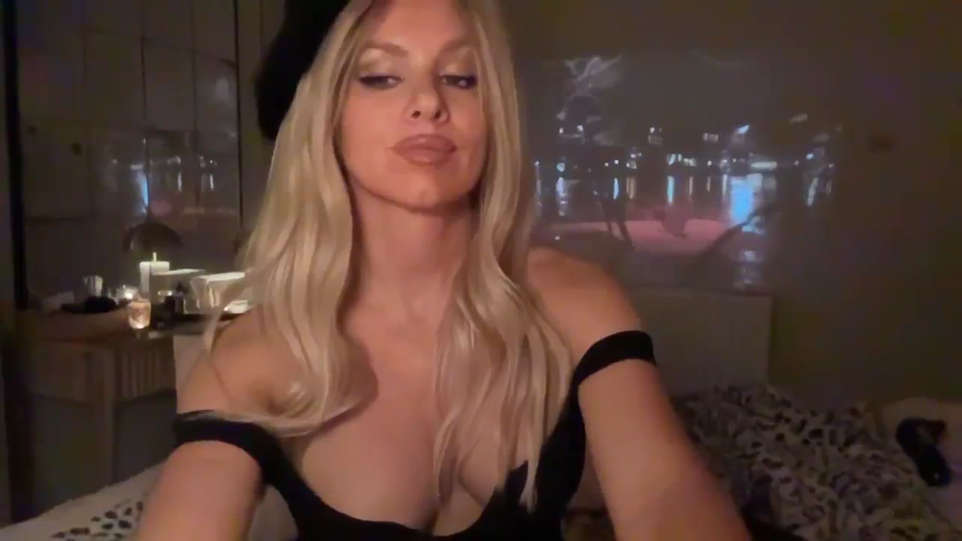 Gallery image thumbnail from TatiTate's myfreecams stream on, 10/27/2025, 23:42 image 8 of 20