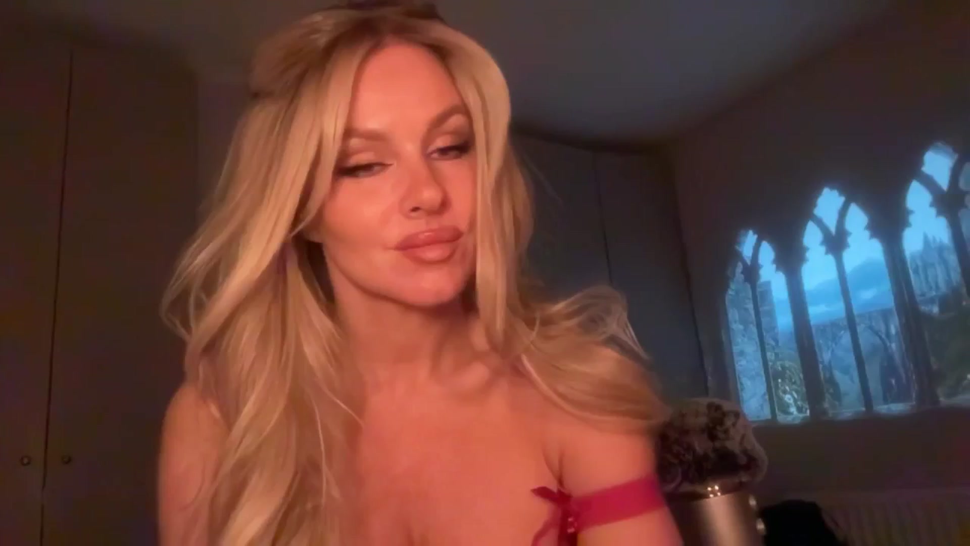 Gallery image thumbnail from TatiTate's myfreecams stream on, 11/04/2025, 23:14 image 19 of 20