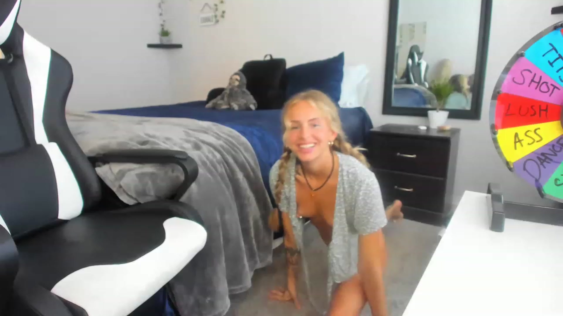Gallery image thumbnail from Tati_Rae's myfreecams stream on, 11/15/2022, 17:26 image 9 of 20