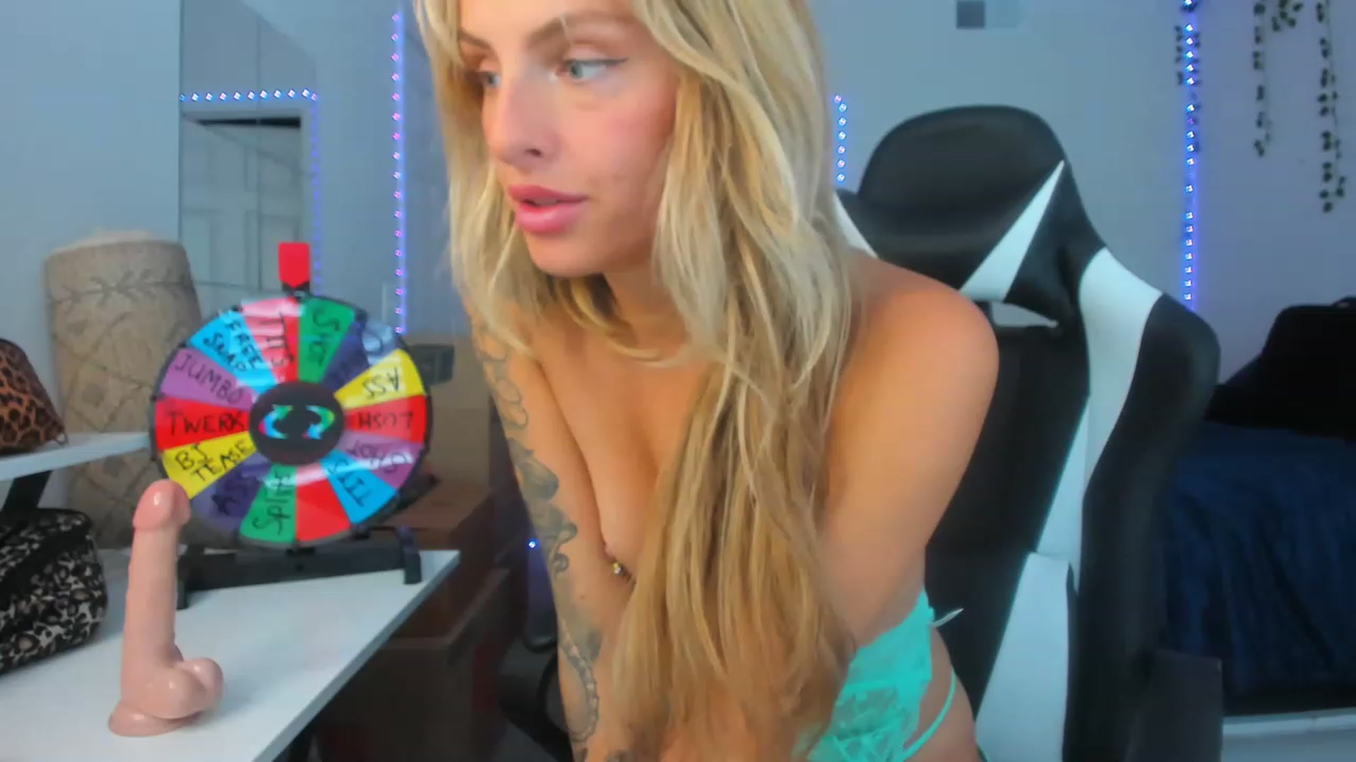 Gallery image thumbnail from Tati_Rae's myfreecams stream on, 11/21/2022, 19:06 image 9 of 20
