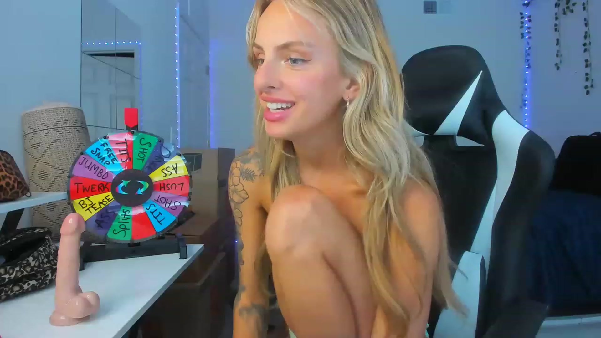 Gallery image thumbnail from Tati_Rae's myfreecams stream on, 11/21/2022, 19:06 image 14 of 20