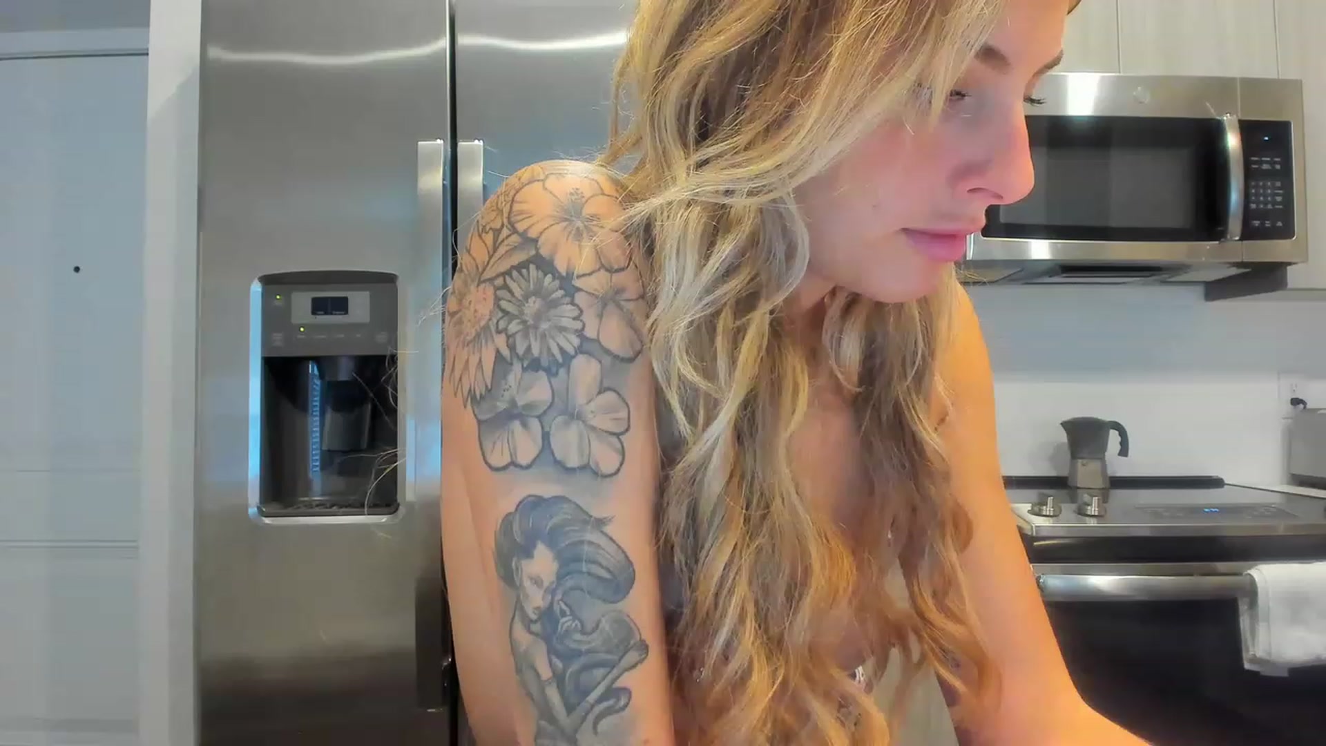 Gallery image thumbnail from Tati_Rae's myfreecams stream on, 12/07/2022, 18:37 image 3 of 20