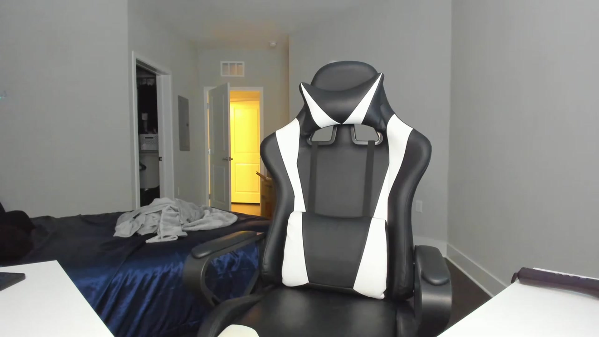 Gallery image thumbnail from Tati_Rae's myfreecams stream on, 12/12/2022, 20:10 image 10 of 20