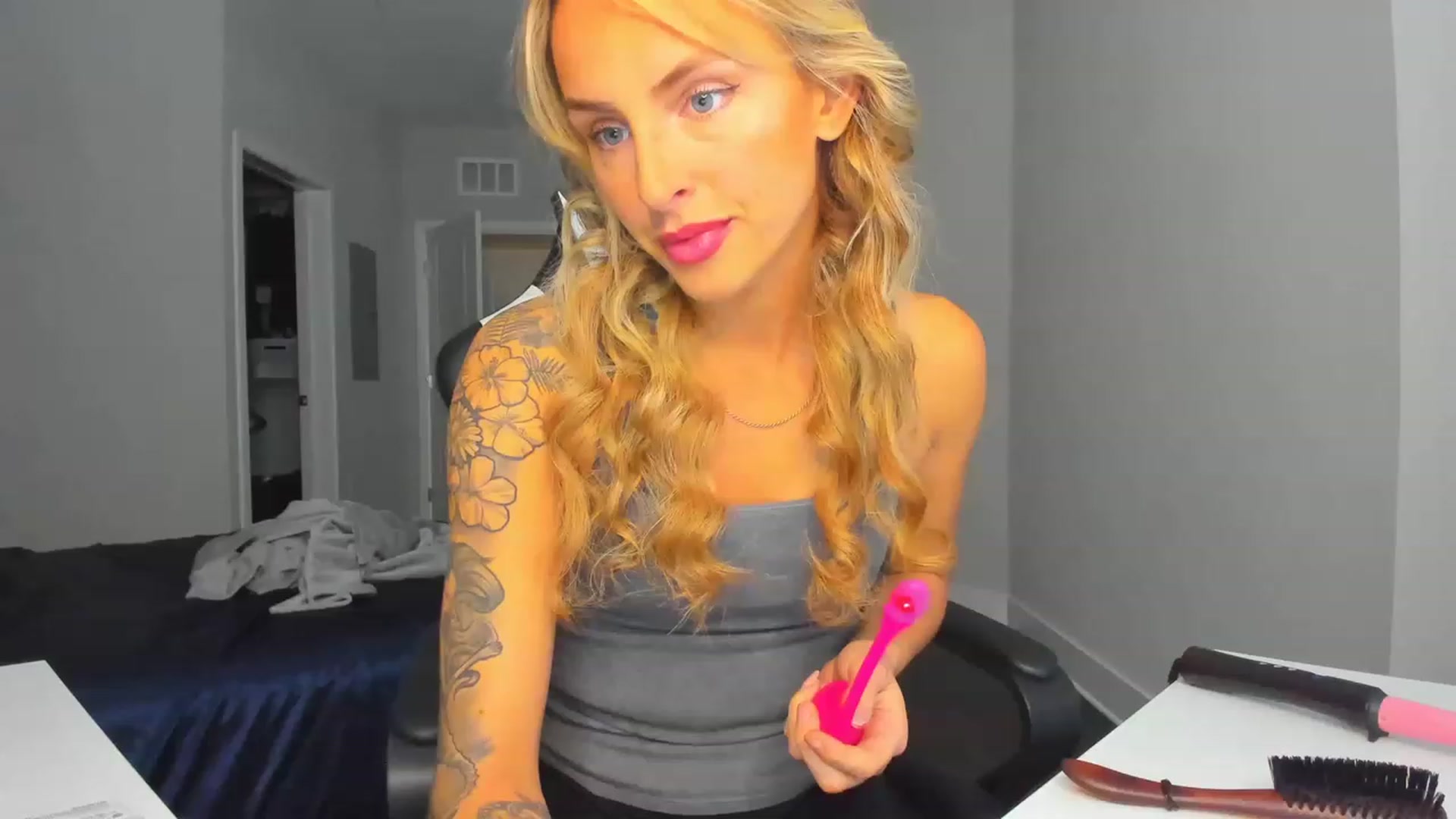 Gallery image thumbnail from Tati_Rae's myfreecams stream on, 12/12/2022, 20:10 image 2 of 20