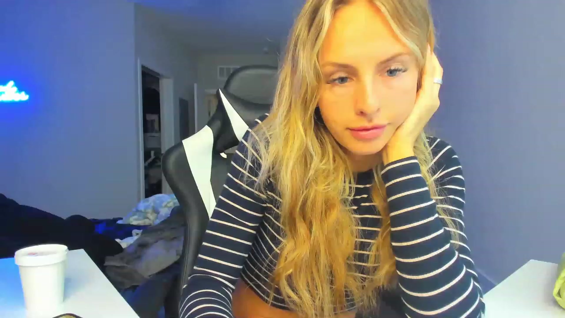 Gallery image thumbnail from Tati_Rae's myfreecams stream on, 12/27/2022, 18:21 image 2 of 20
