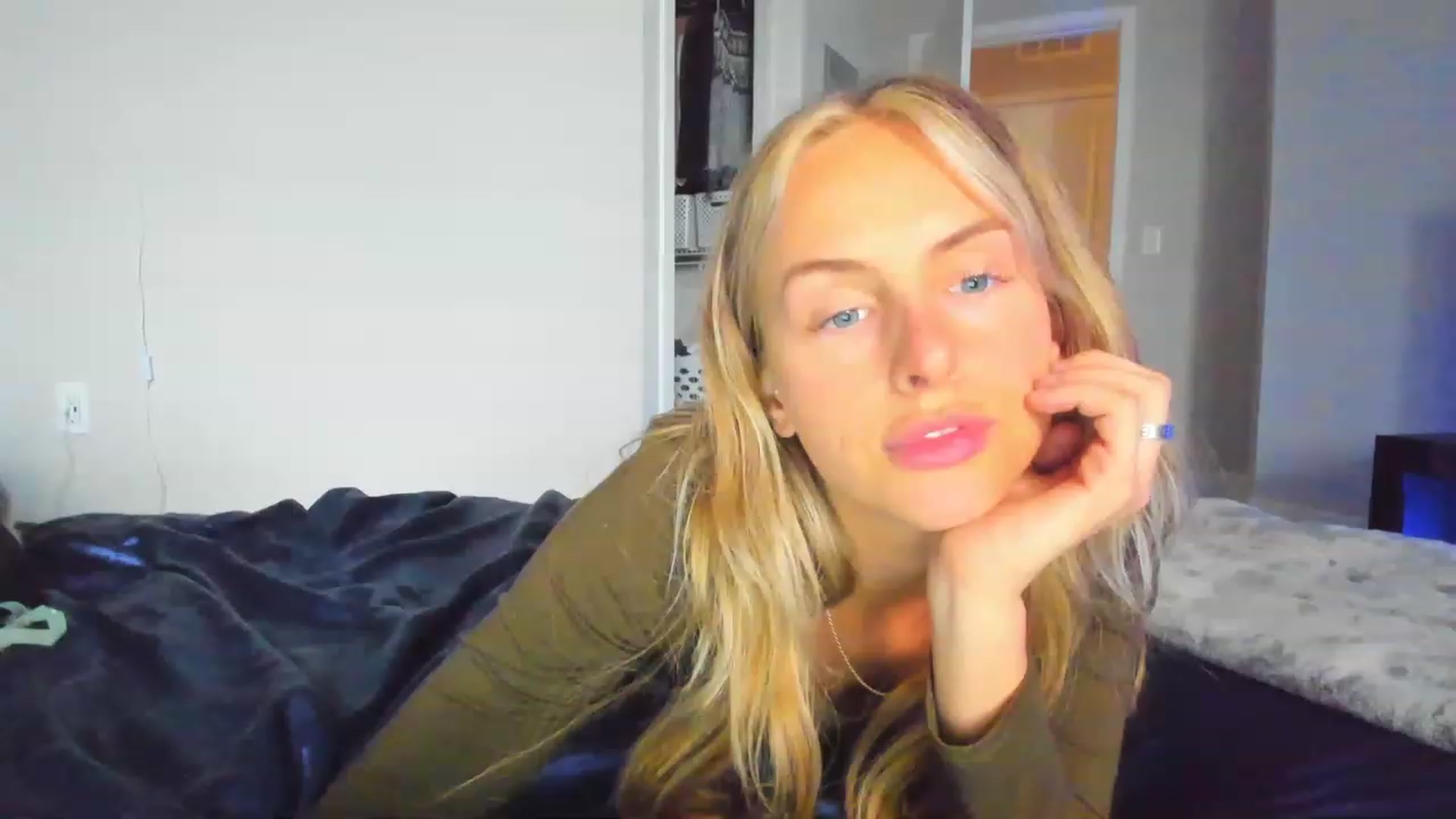 Gallery image thumbnail from Tati_Rae's myfreecams stream on, 01/19/2023, 21:34 image 3 of 20