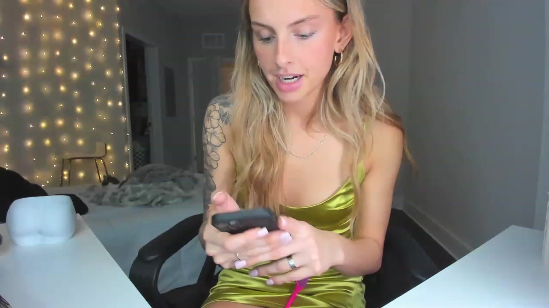 Gallery image thumbnail from Tati_Rae's myfreecams stream on, 02/04/2023, 23:57 image 17 of 20