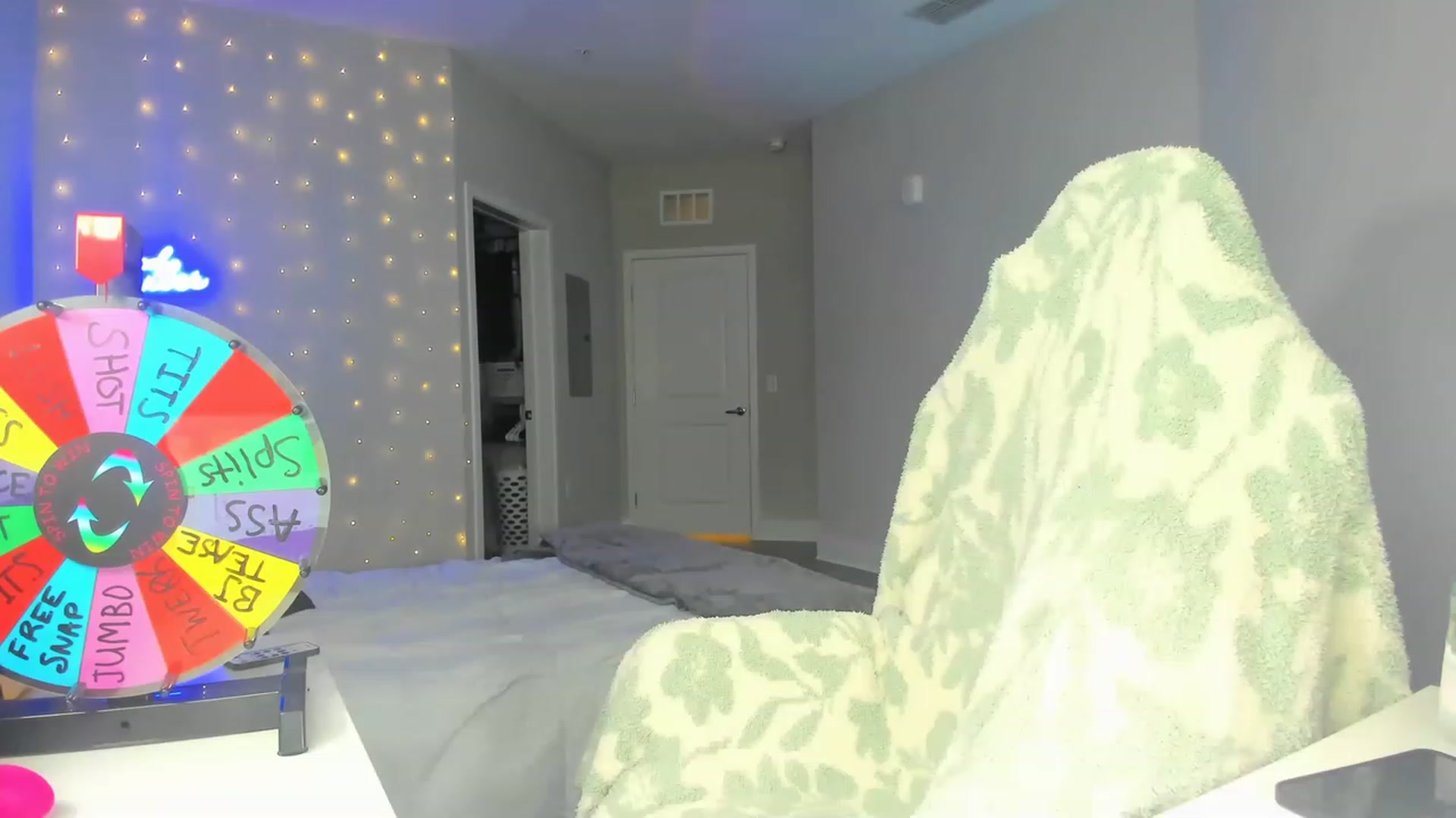 Gallery image thumbnail from Tati_Rae's myfreecams stream on, 02/19/2023, 01:52 image 2 of 20