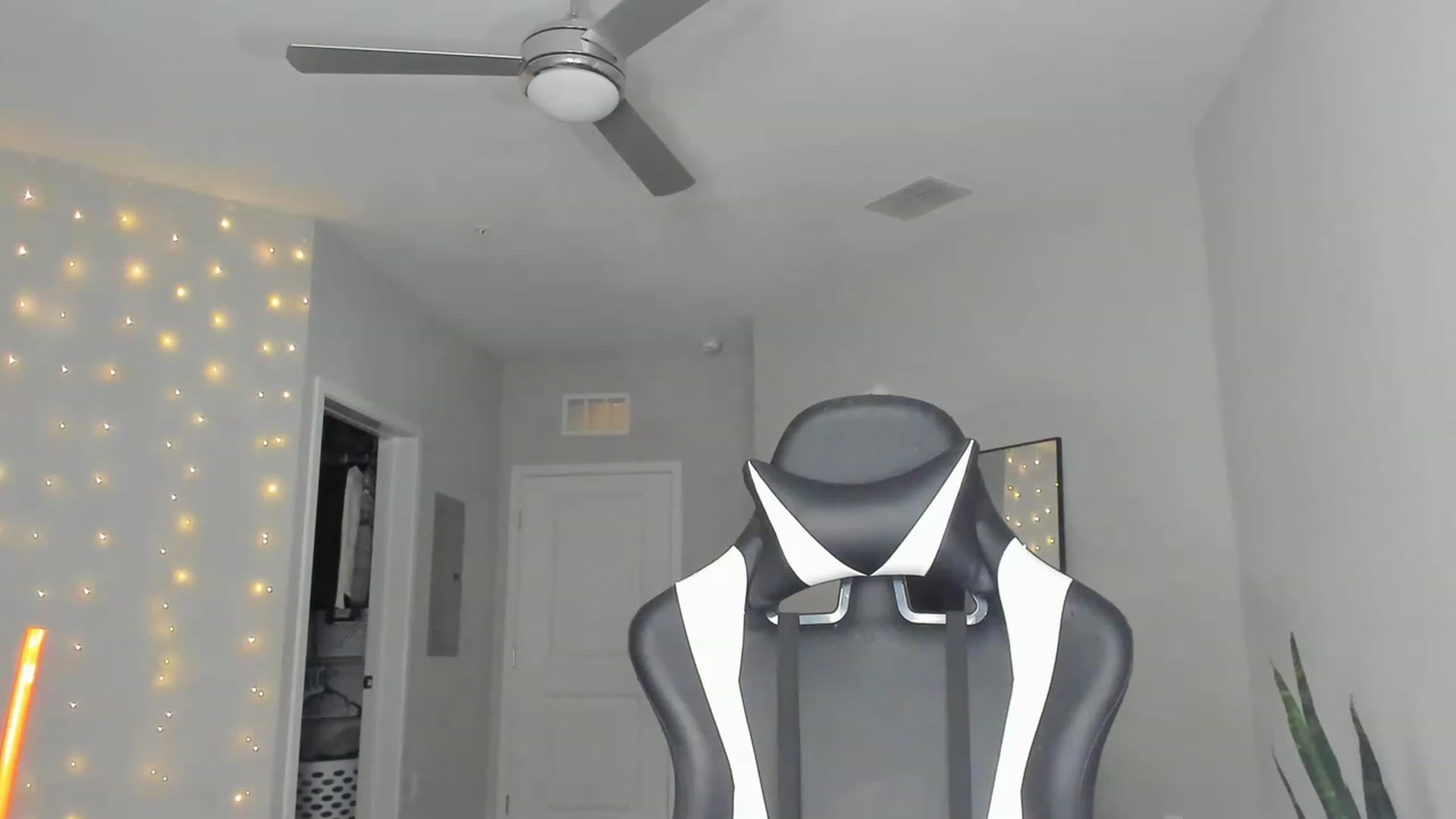 Gallery image thumbnail from Tati_Rae's myfreecams stream on, 03/10/2023, 23:07 image 12 of 20