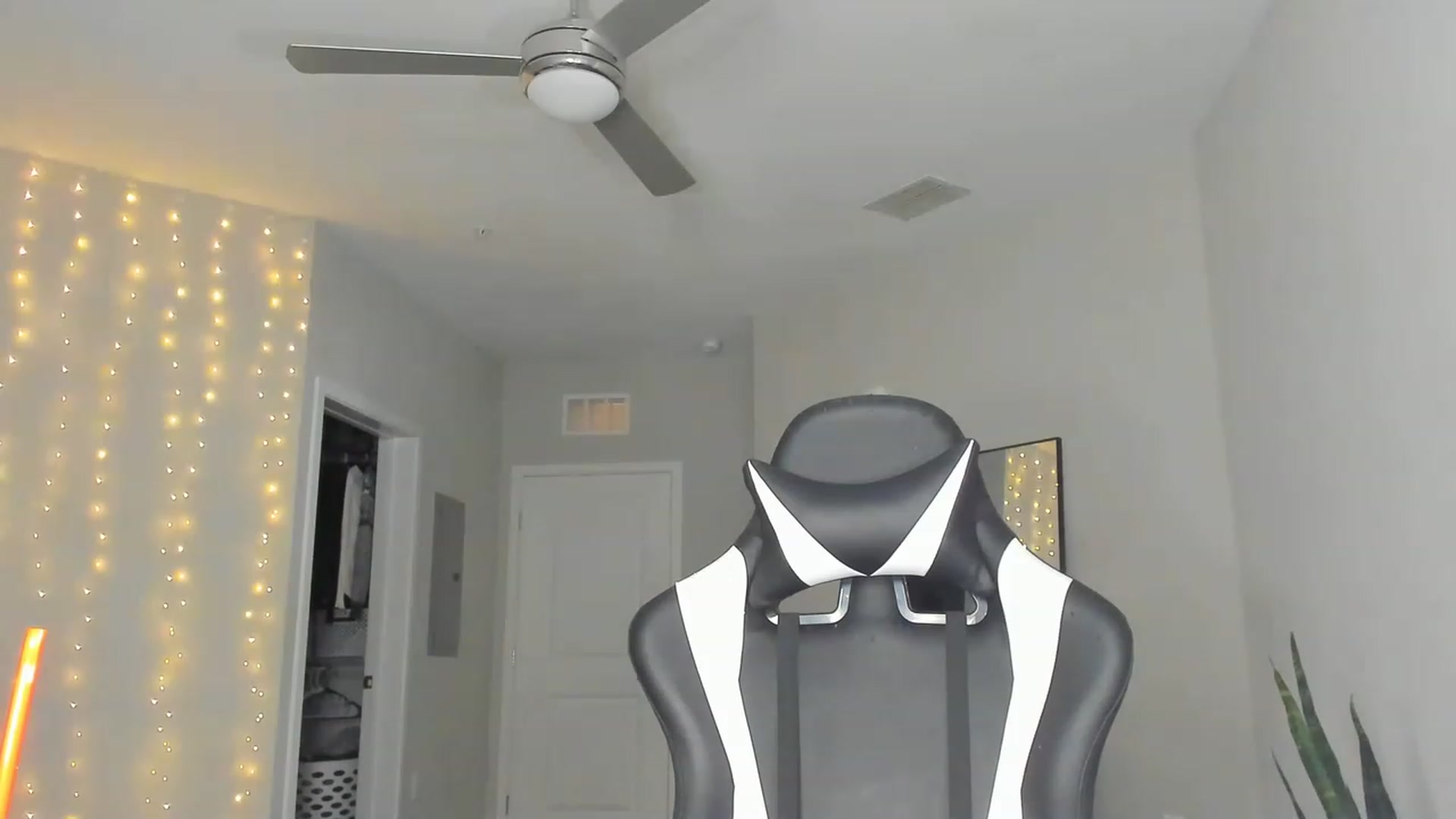 Gallery image thumbnail from Tati_Rae's myfreecams stream on, 03/10/2023, 23:07 image 13 of 20