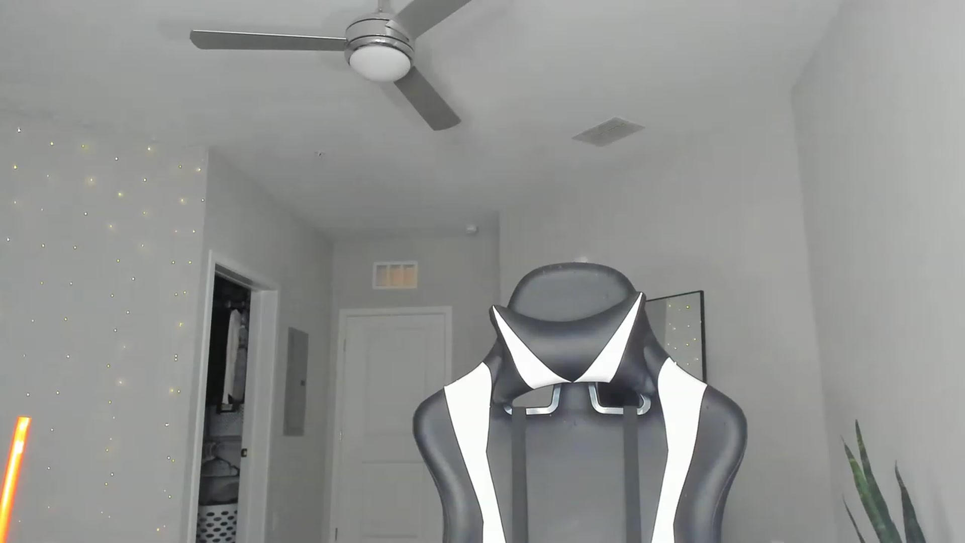 Gallery image thumbnail from Tati_Rae's myfreecams stream on, 03/10/2023, 23:07 image 16 of 20