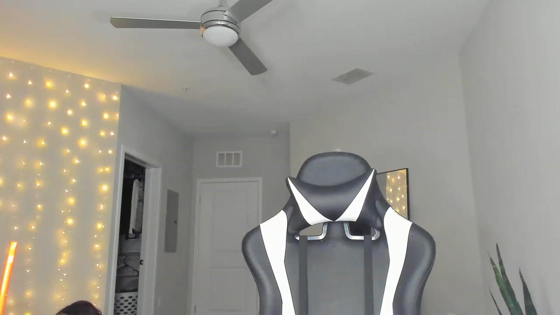 Gallery image thumbnail from Tati_Rae's myfreecams stream on, 03/10/2023, 23:07 image 6 of 20