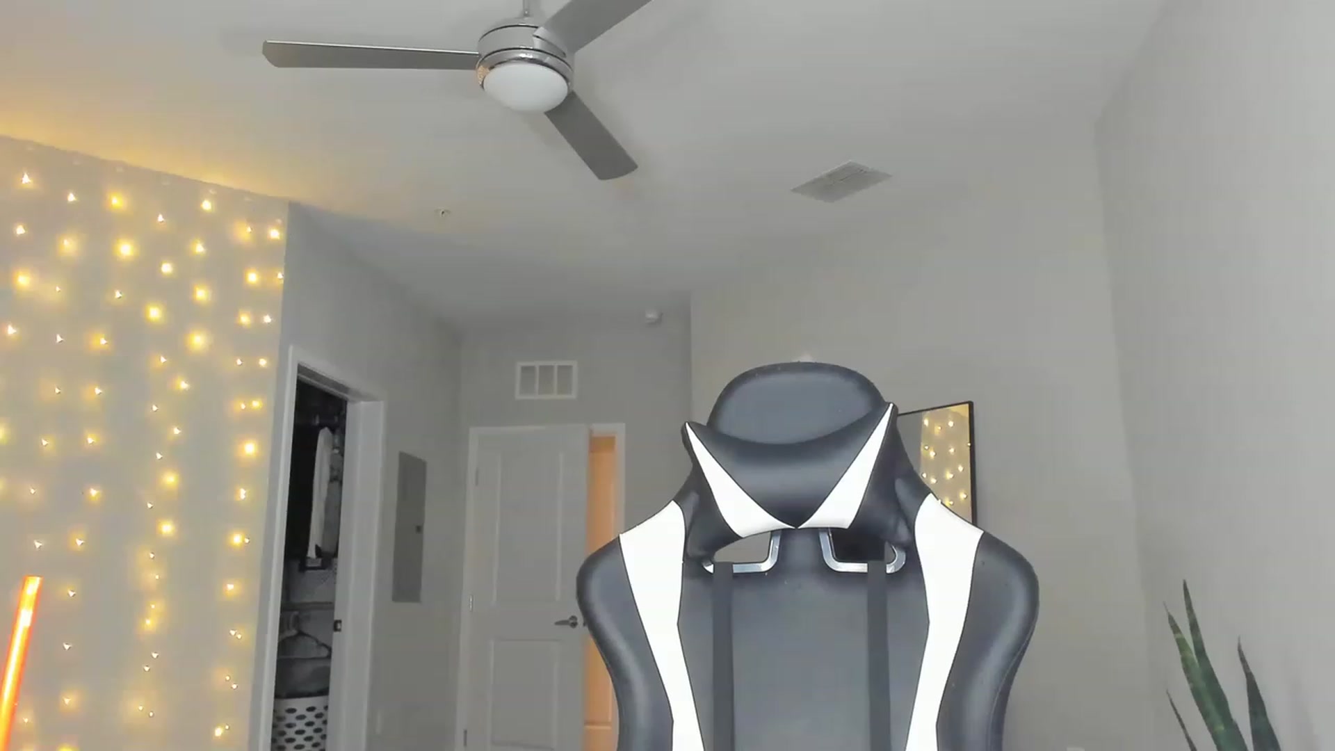 Gallery image thumbnail from Tati_Rae's myfreecams stream on, 03/10/2023, 23:07 image 15 of 20