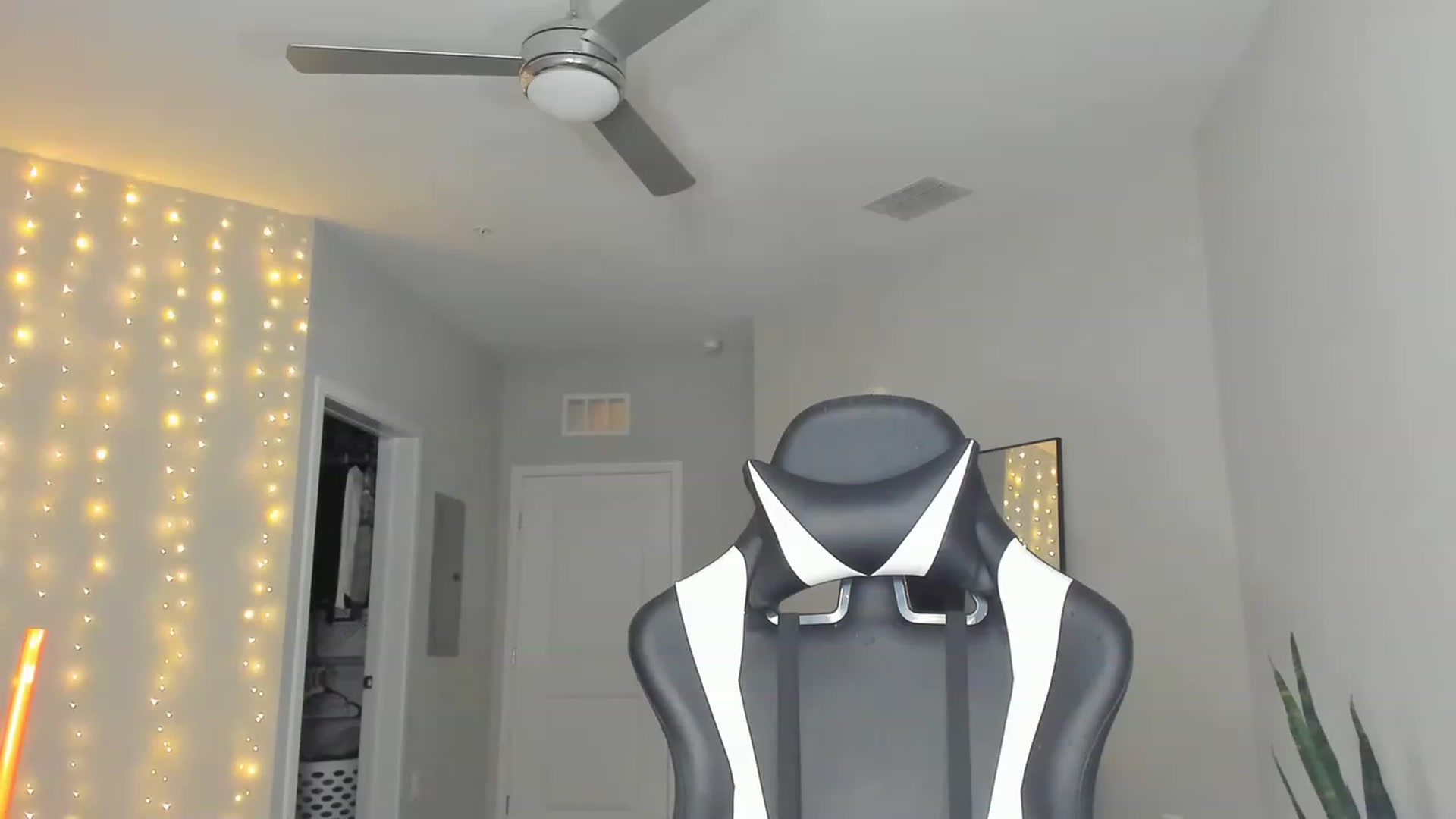 Gallery image thumbnail from Tati_Rae's myfreecams stream on, 03/10/2023, 23:07 image 14 of 20