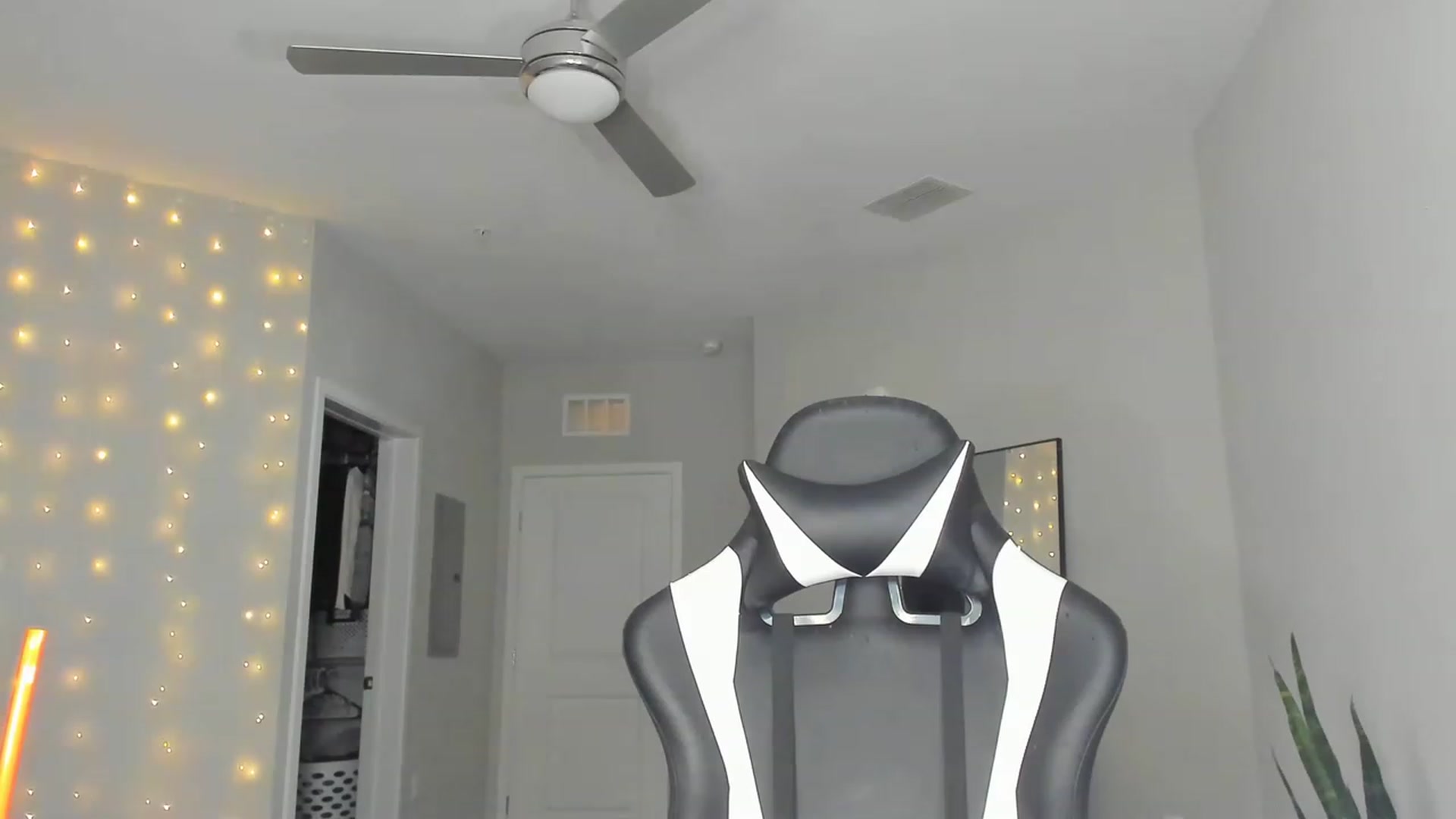 Gallery image thumbnail from Tati_Rae's myfreecams stream on, 03/10/2023, 23:07 image 20 of 20