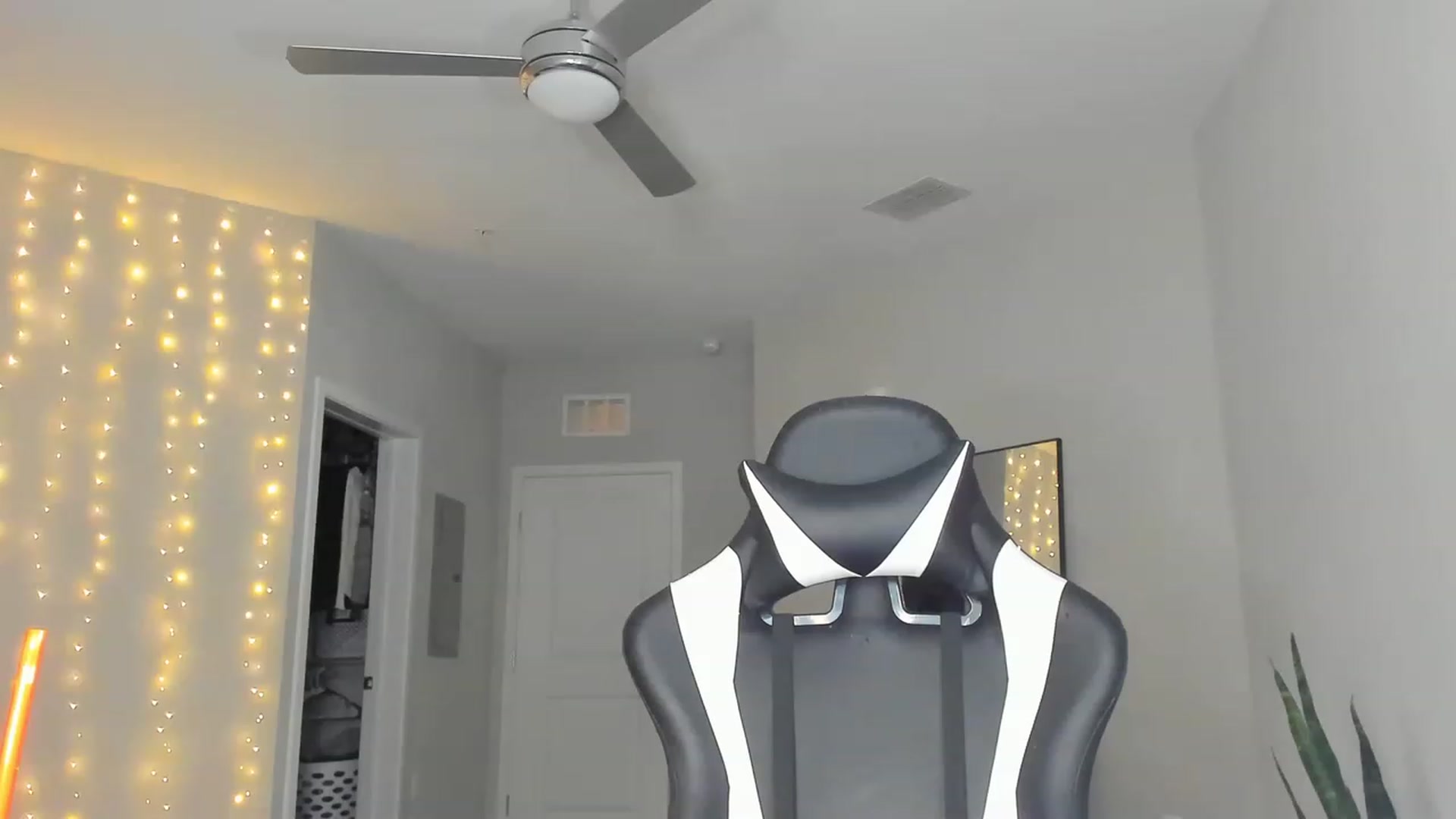 Gallery image thumbnail from Tati_Rae's myfreecams stream on, 03/10/2023, 23:07 image 18 of 20
