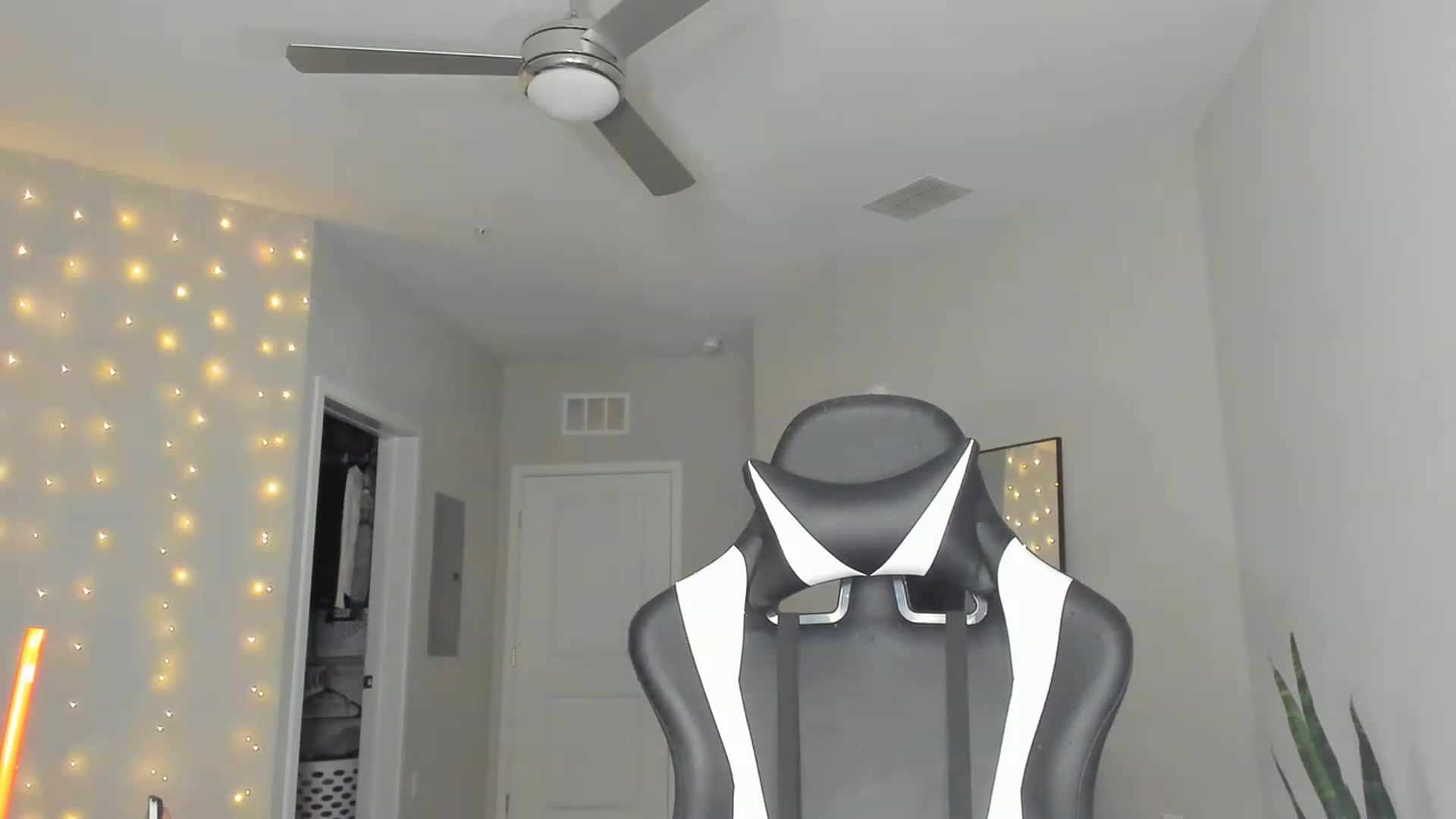 Gallery image thumbnail from Tati_Rae's myfreecams stream on, 03/10/2023, 23:07 image 8 of 20